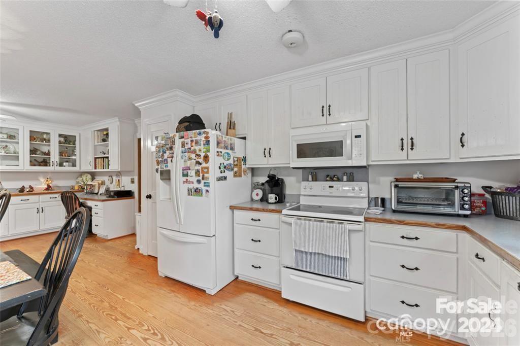 10560 Lake Royalle Road — Spring Hope