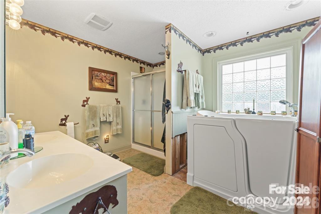 10560 Lake Royalle Road — Spring Hope