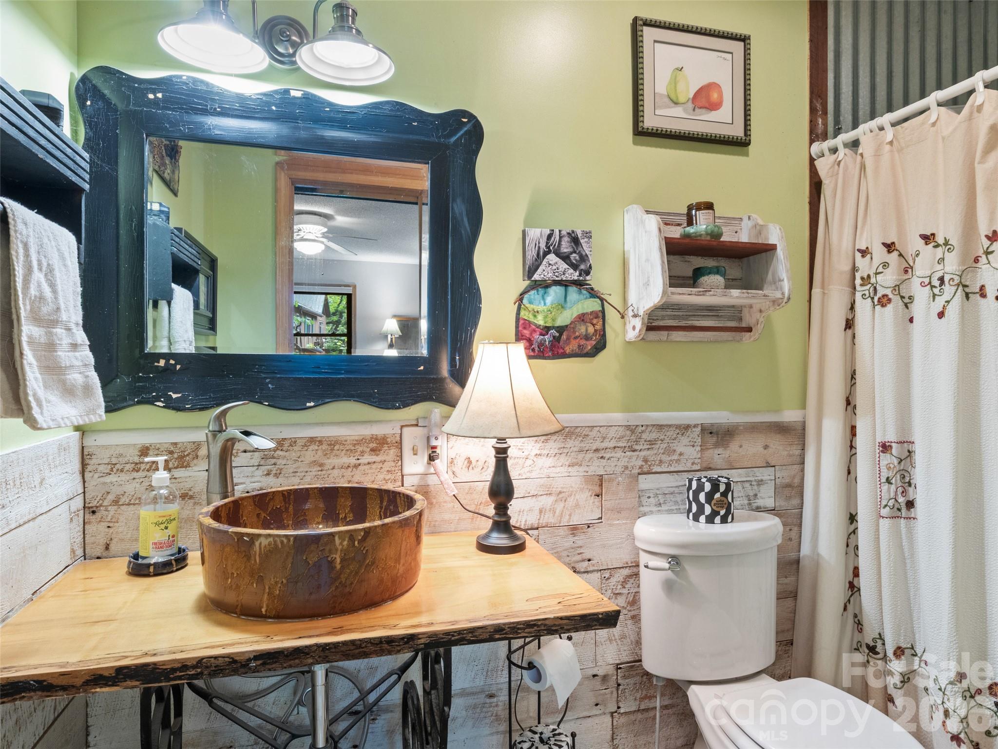 170 Mountain Farm Road — Burnsville