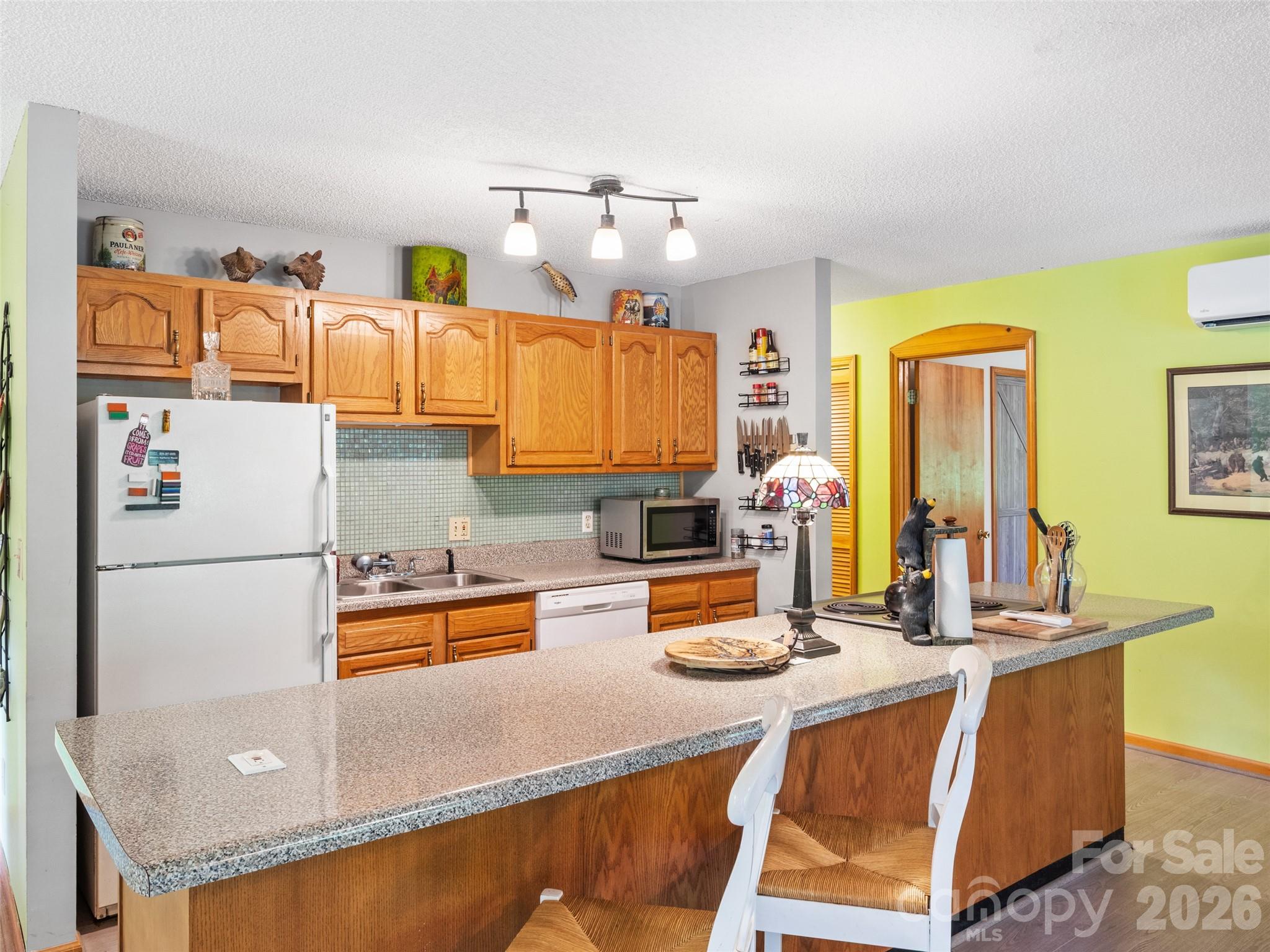 170 Mountain Farm Road — Burnsville