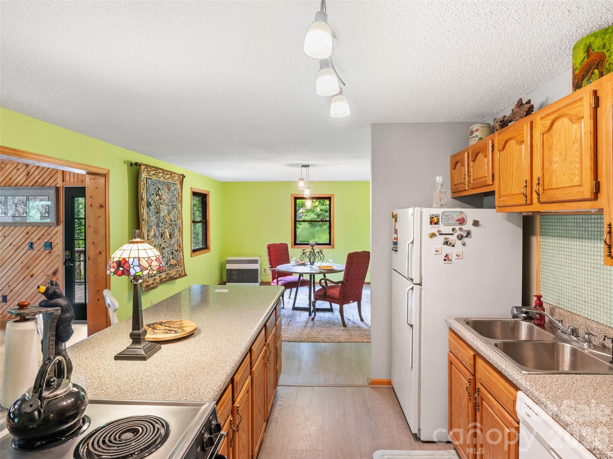 170 Mountain Farm Road — Burnsville