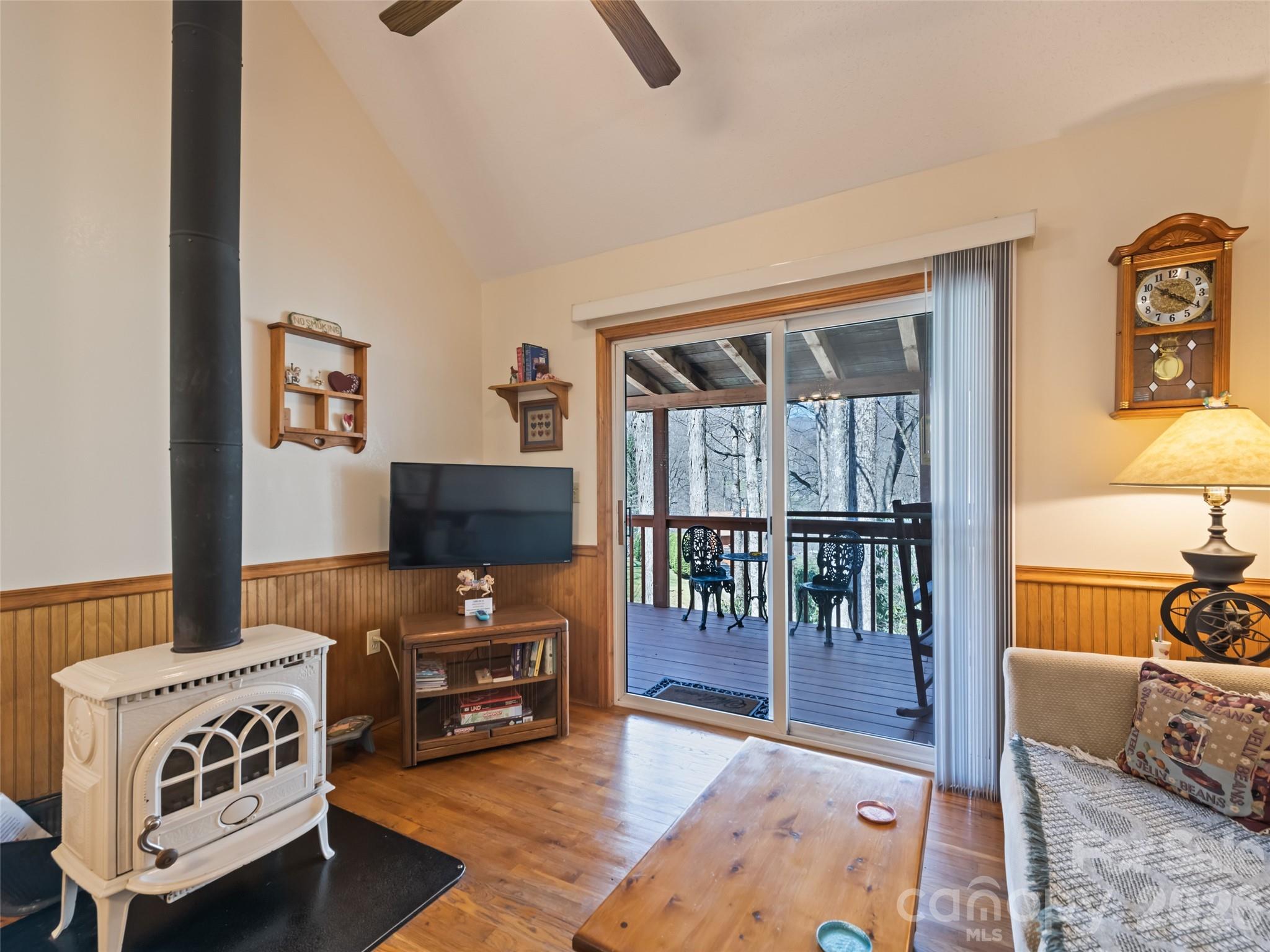89 Stump Lane — Maggie Valley