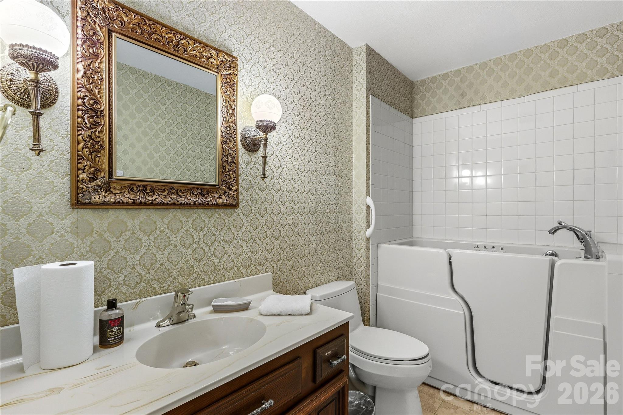 910 Rutledge Annex — Hendersonville