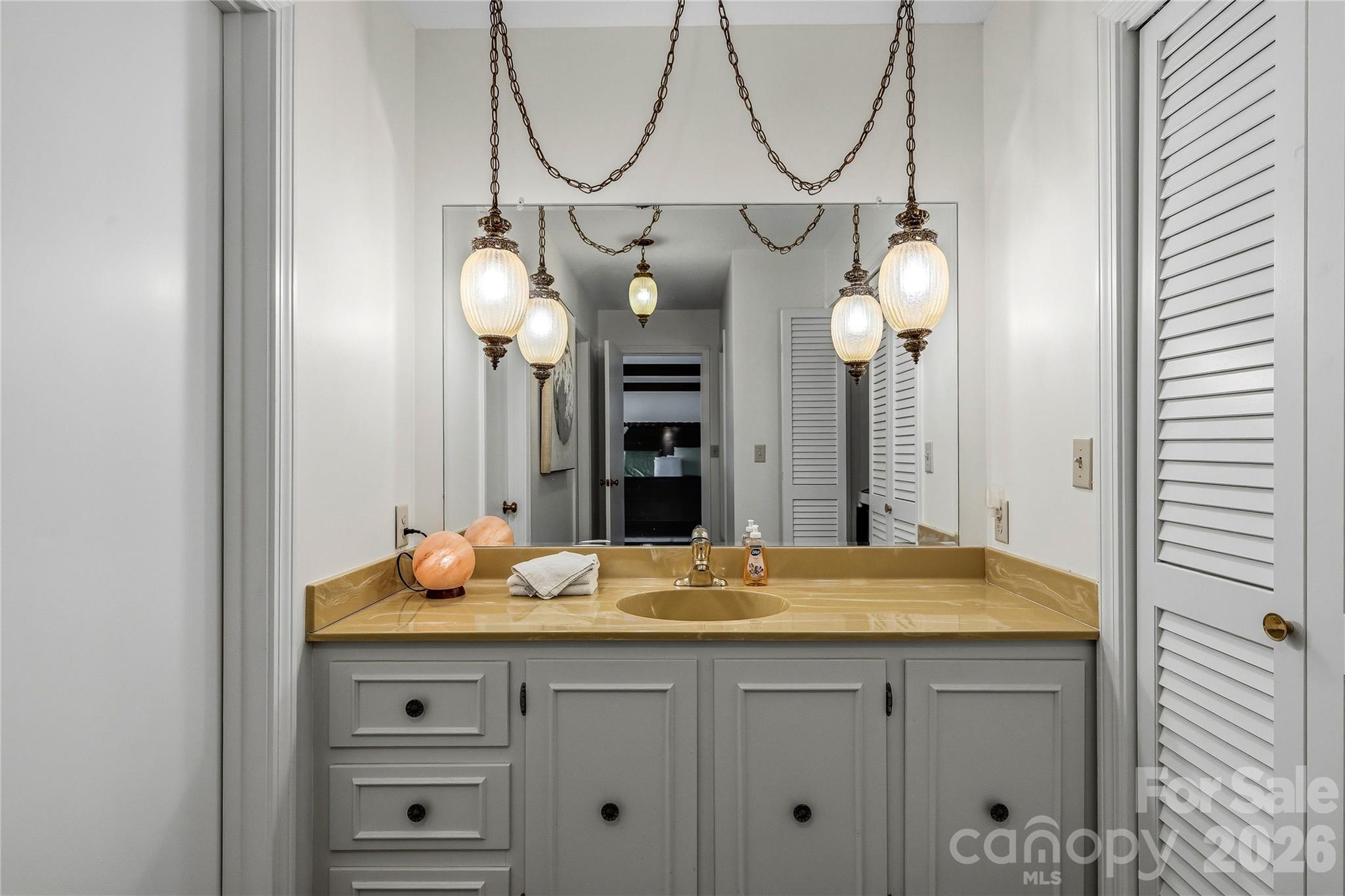 910 Rutledge Annex — Hendersonville