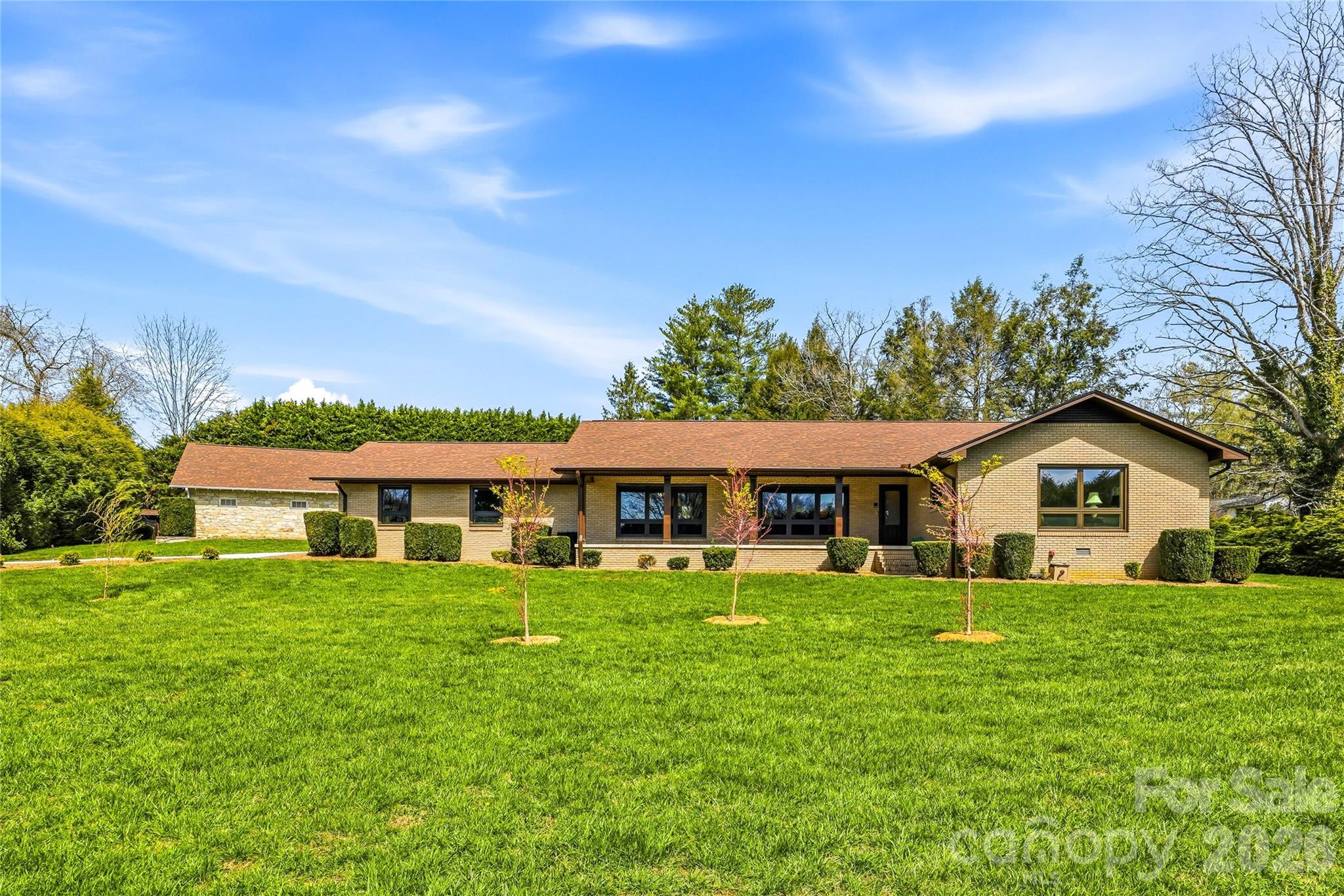 910 Rutledge Annex — Hendersonville