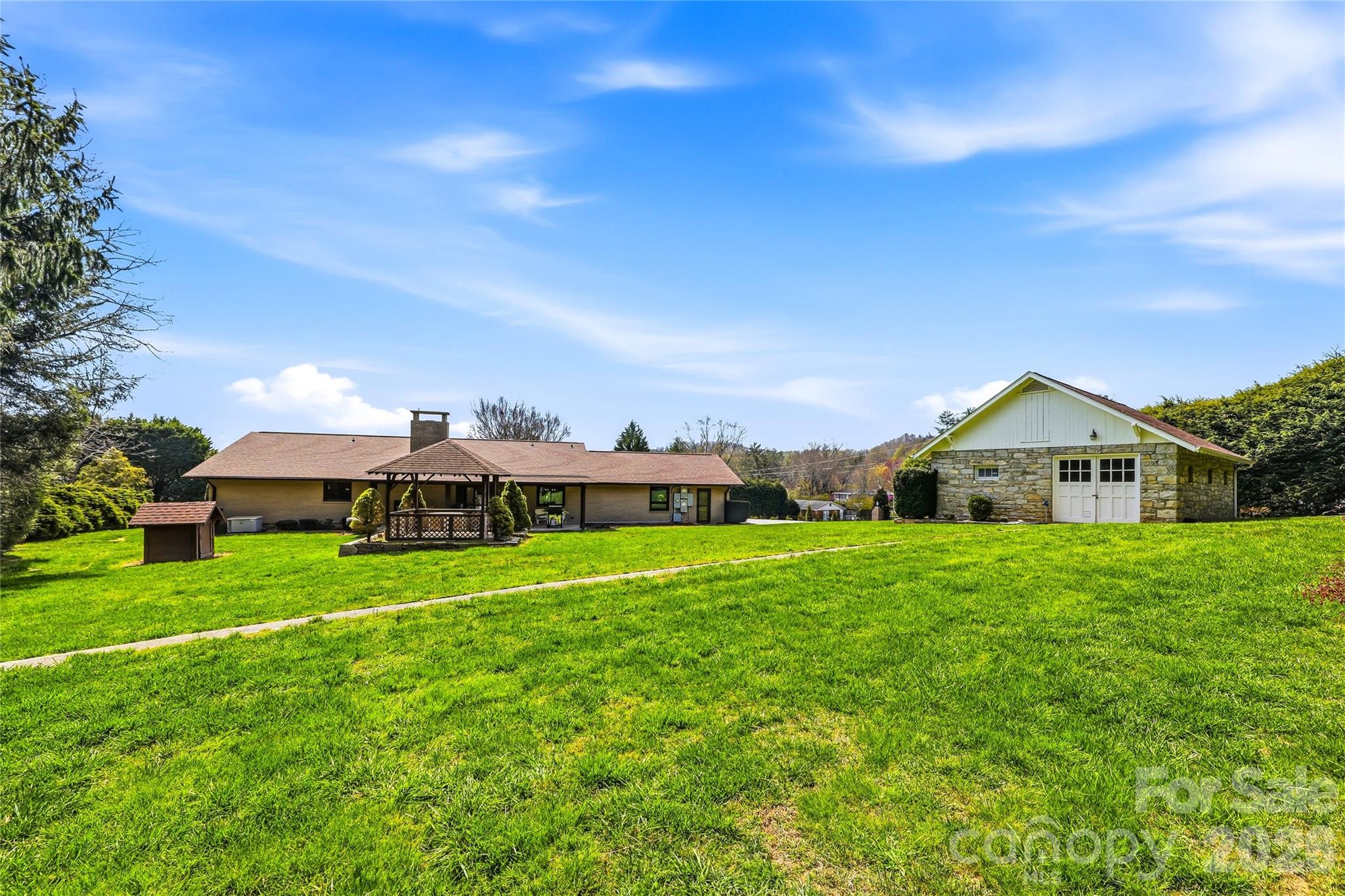 910 Rutledge Annex — Hendersonville