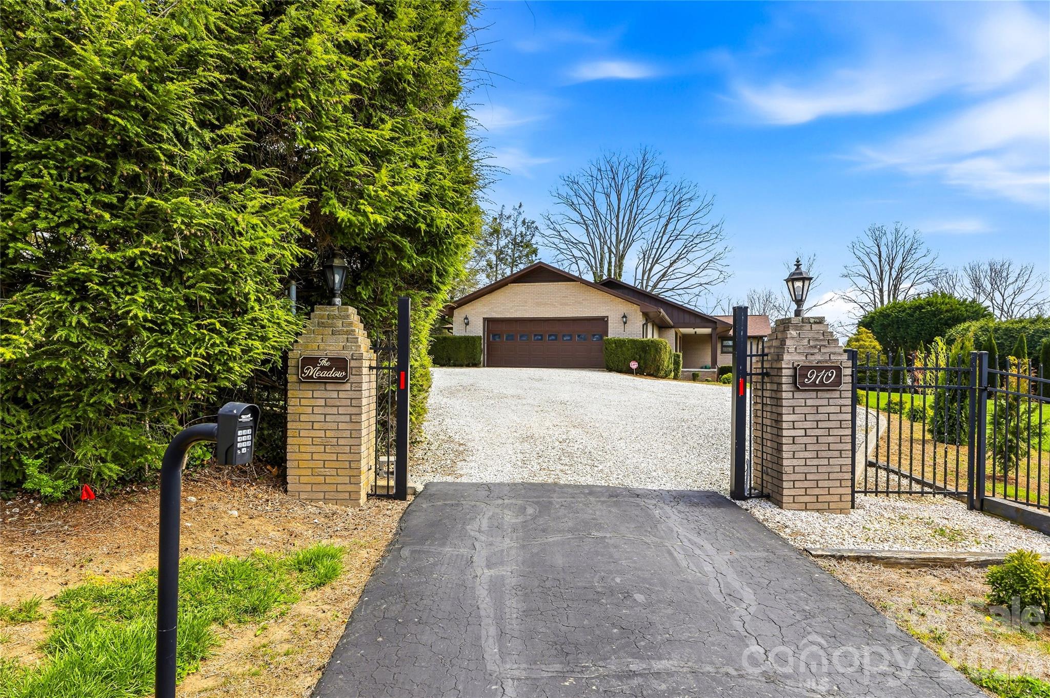 910 Rutledge Annex — Hendersonville