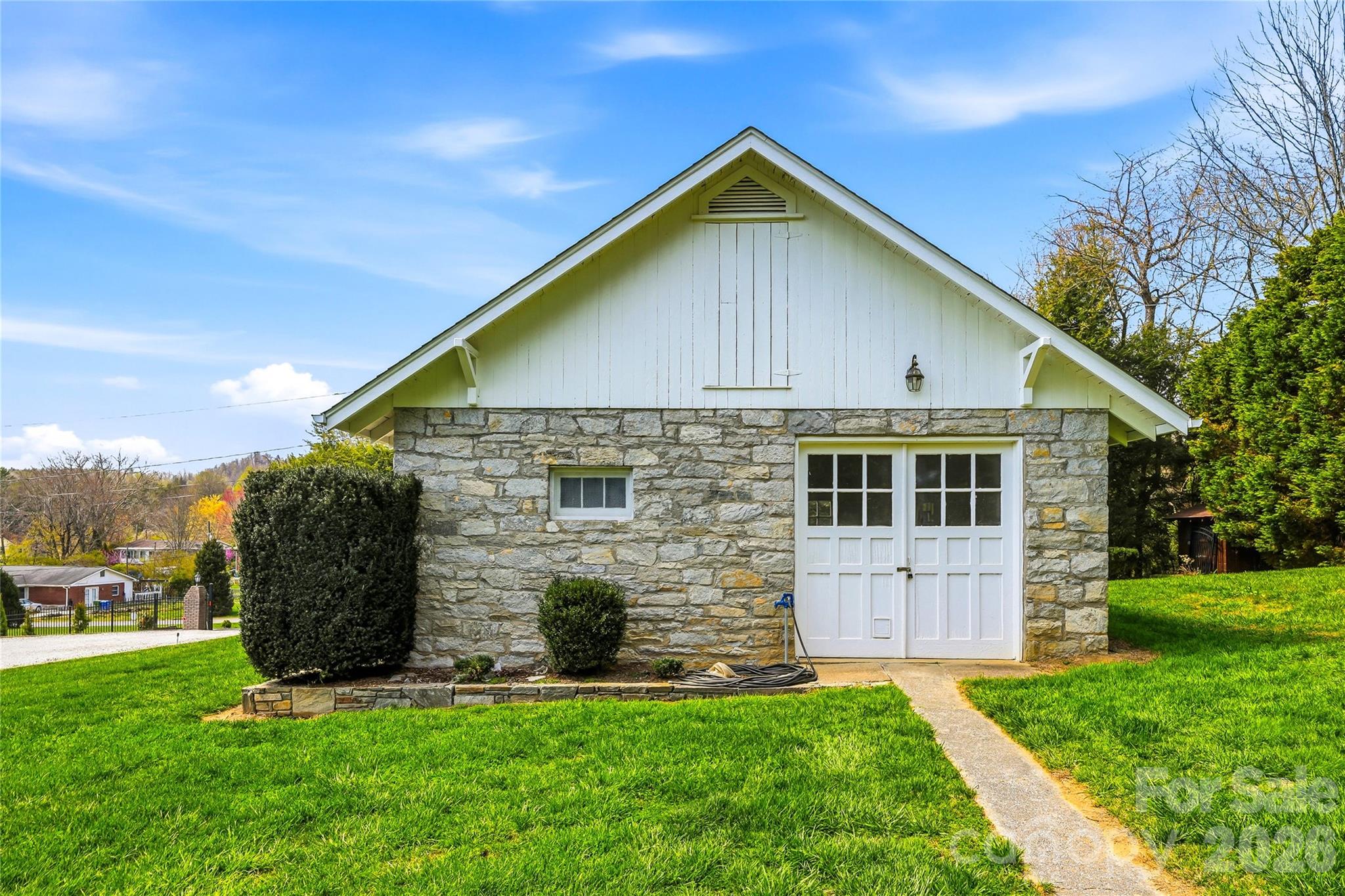 910 Rutledge Annex — Hendersonville