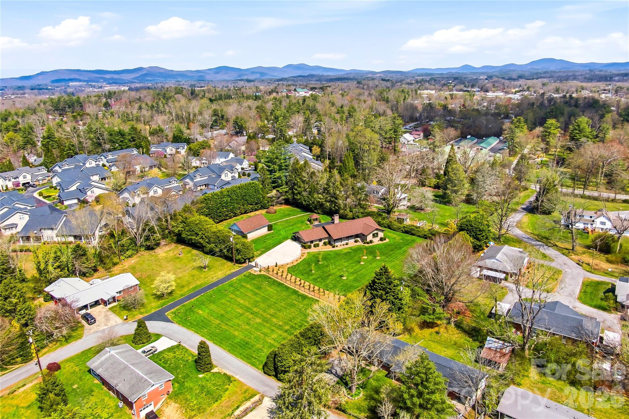 910 Rutledge Annex — Hendersonville
