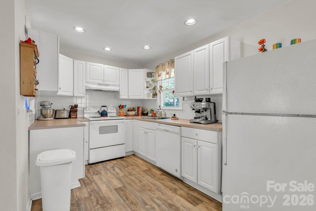156 Olancha Avenue — Boone