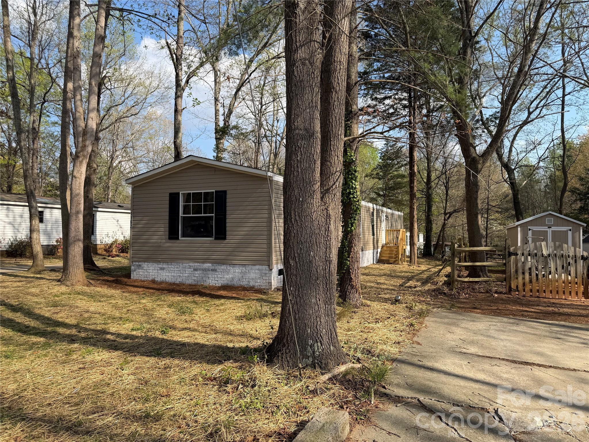 1162 State Line Road — Clover