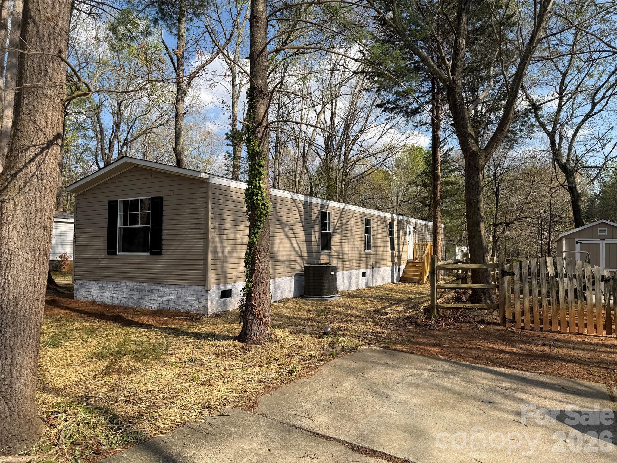 1162 State Line Road — Clover