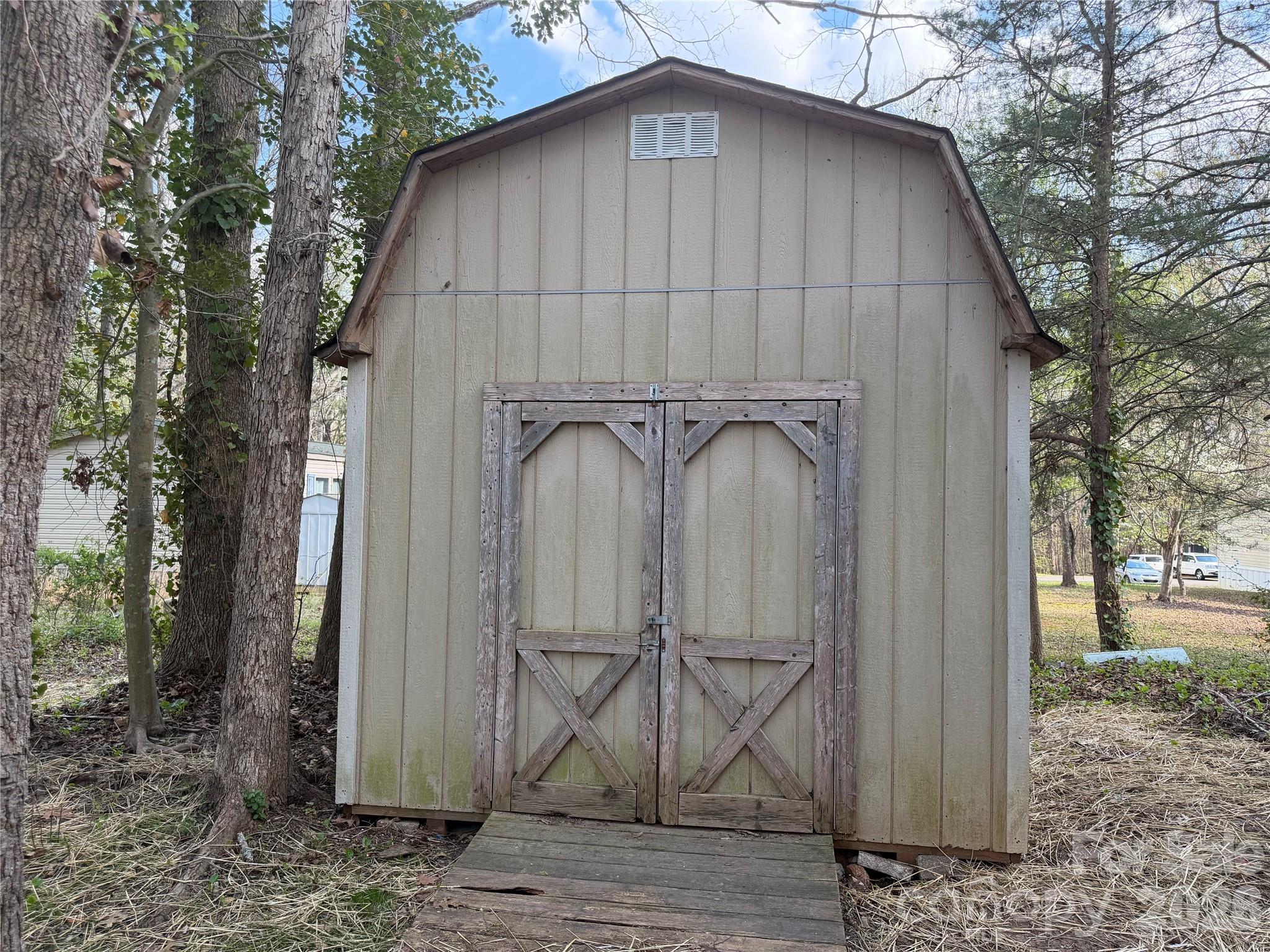1162 State Line Road — Clover