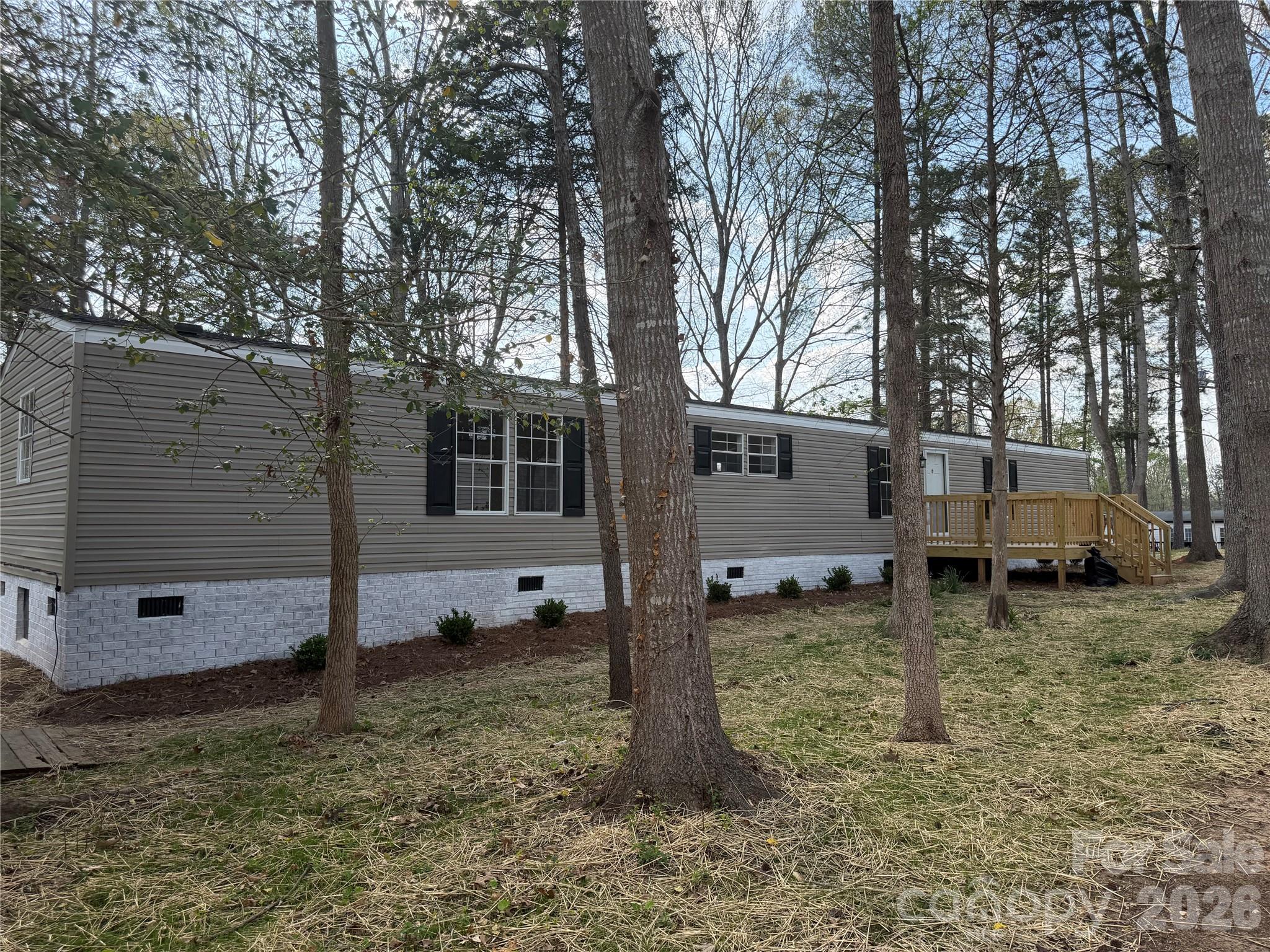 1162 State Line Road — Clover