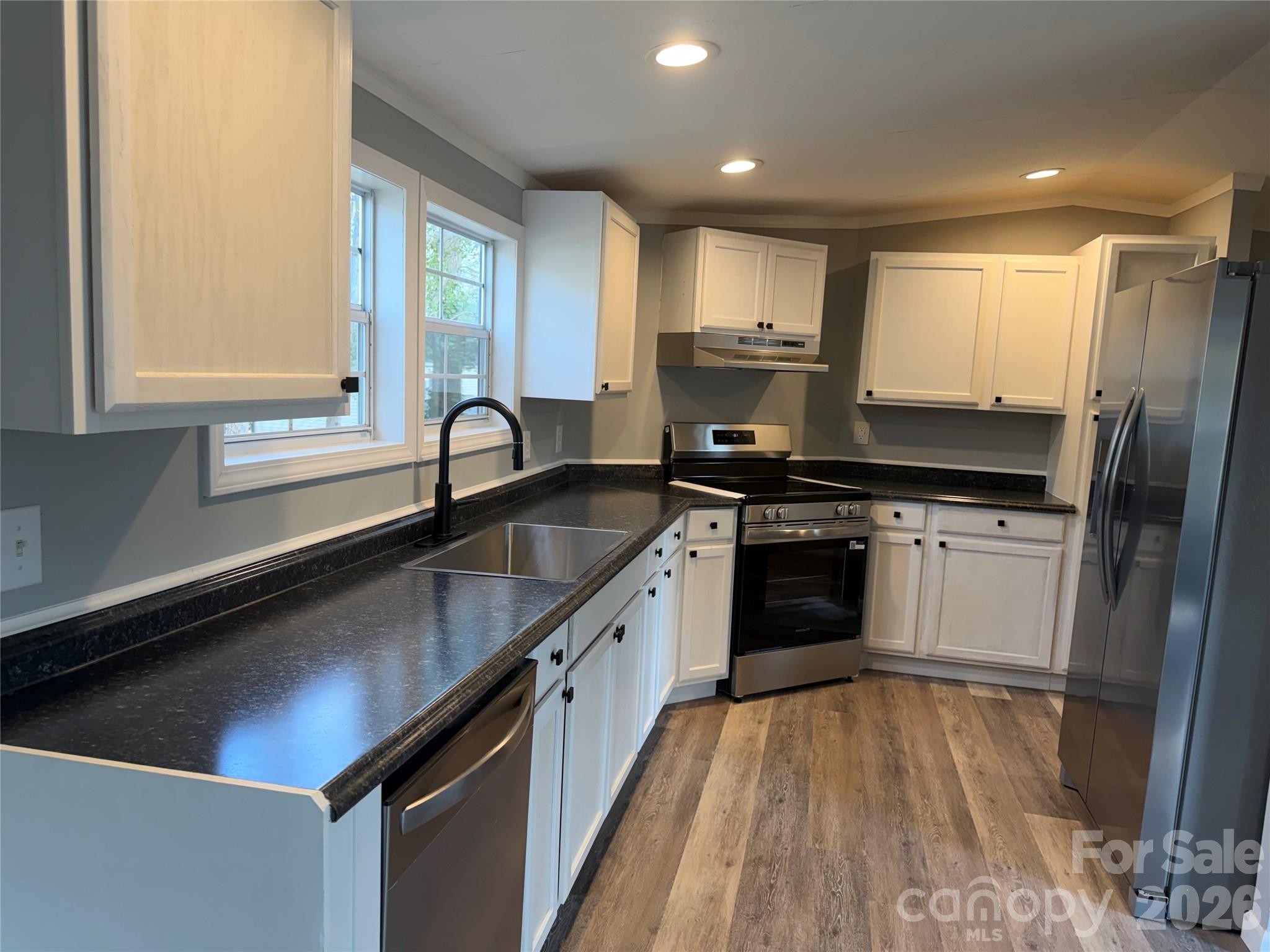 1162 State Line Road — Clover