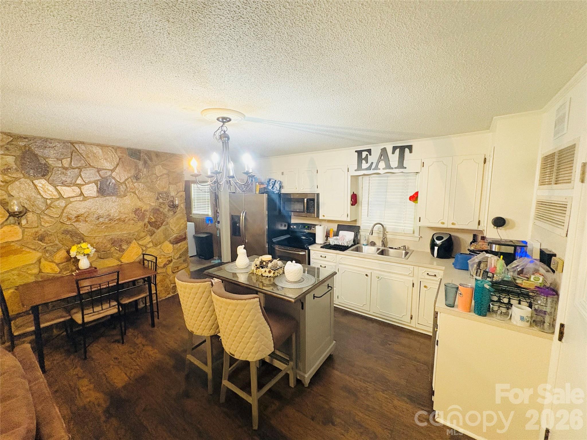 1481 Grace Avenue — Lancaster