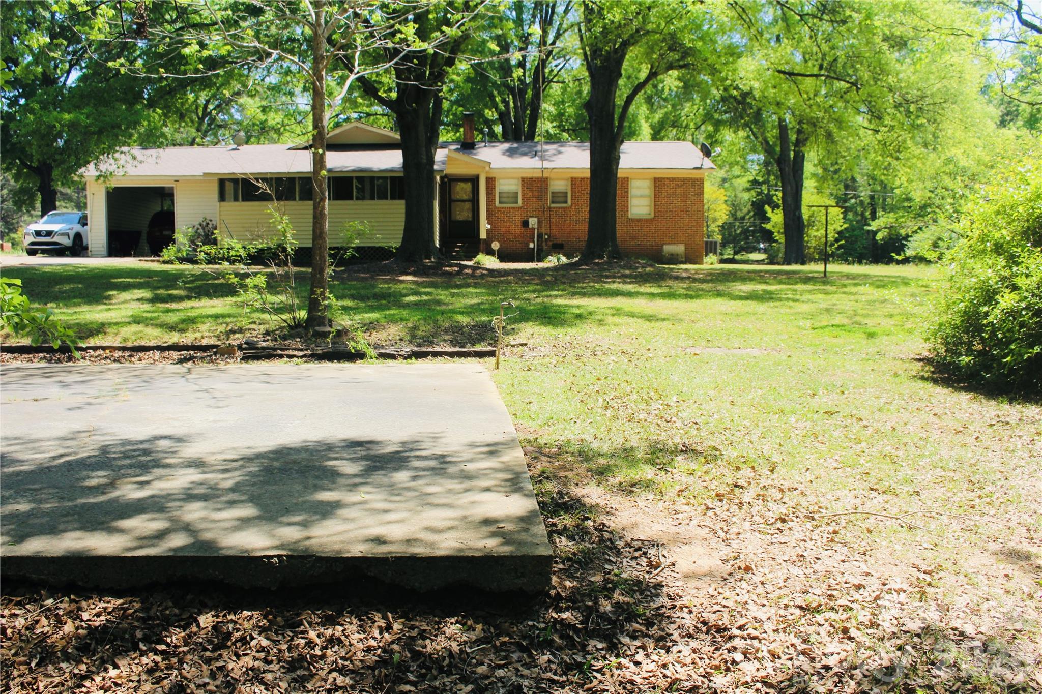 1481 Grace Avenue — Lancaster
