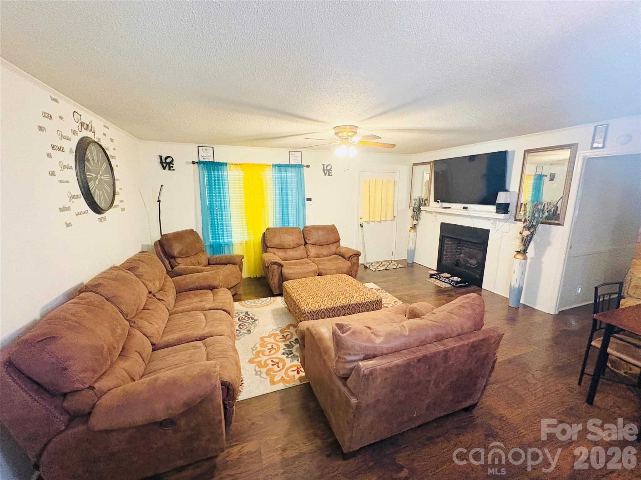 1481 Grace Avenue — Lancaster
