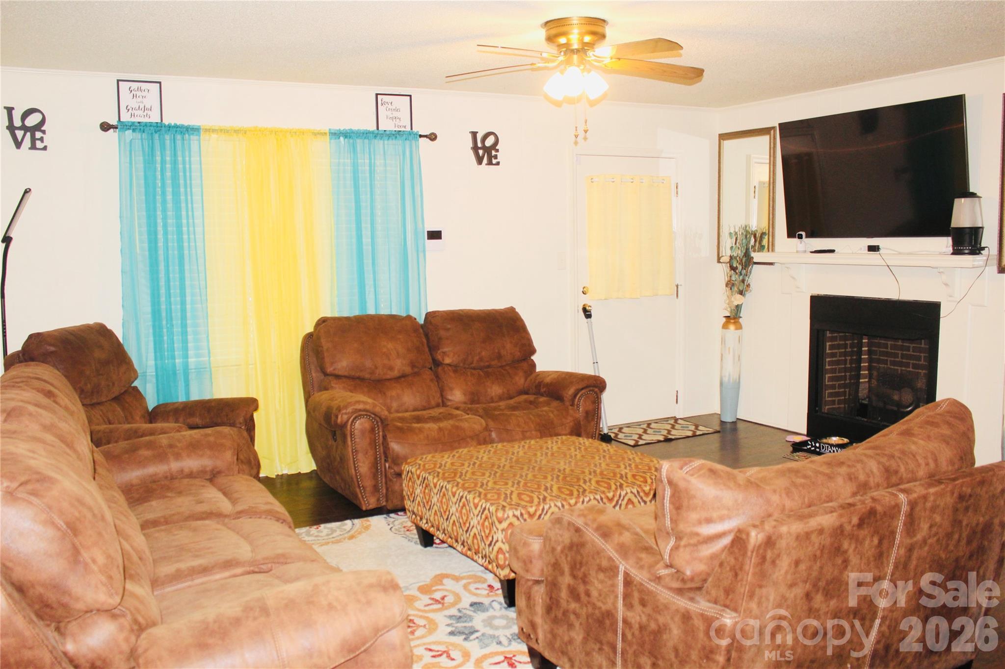 1481 Grace Avenue — Lancaster