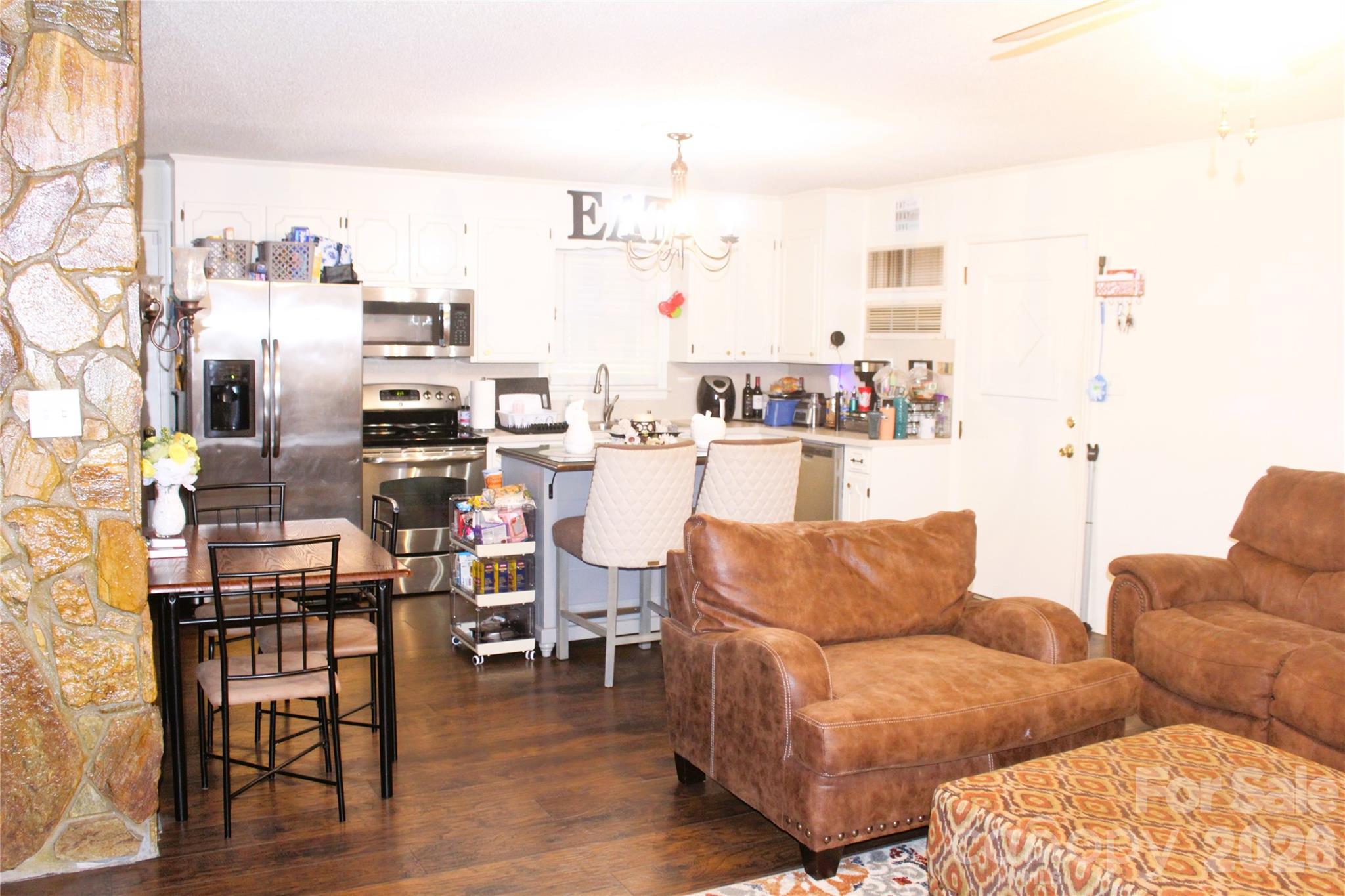 1481 Grace Avenue — Lancaster