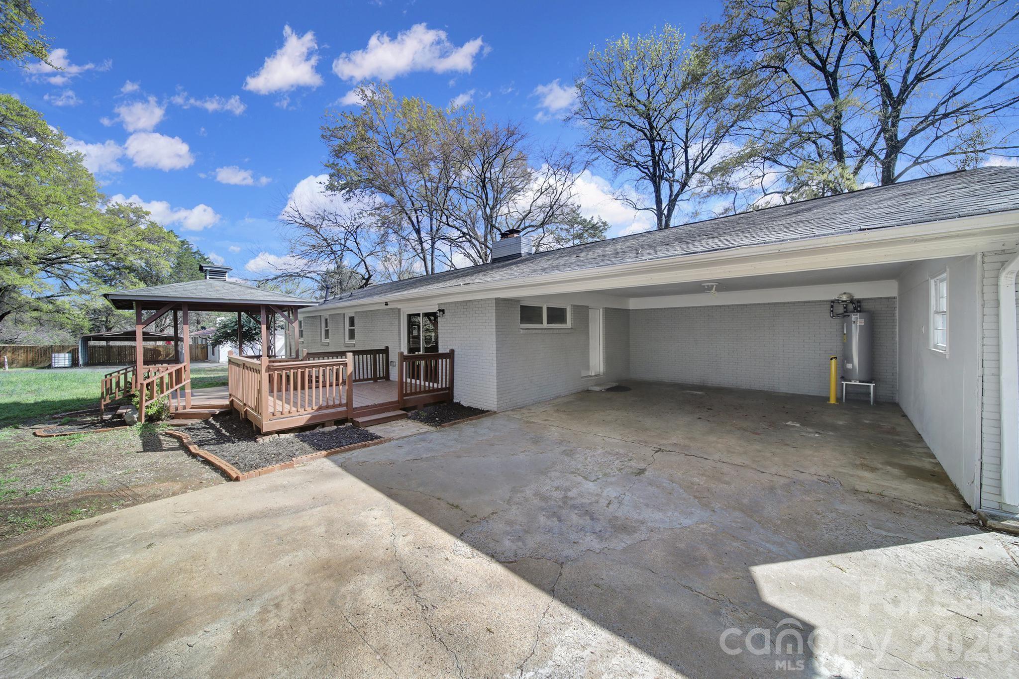 519 Amon Lane — Pineville