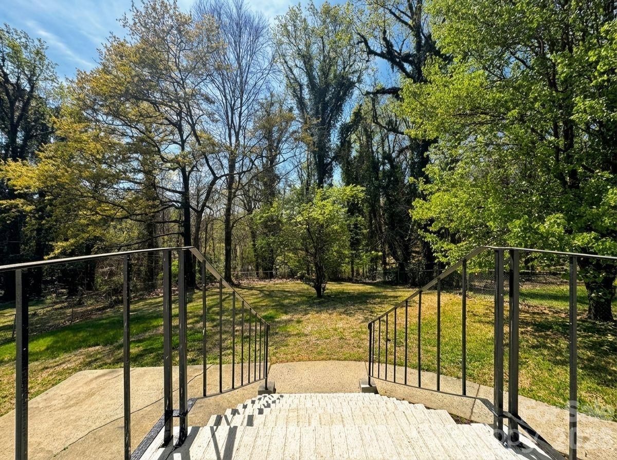 1423 Chelveston Drive — Charlotte