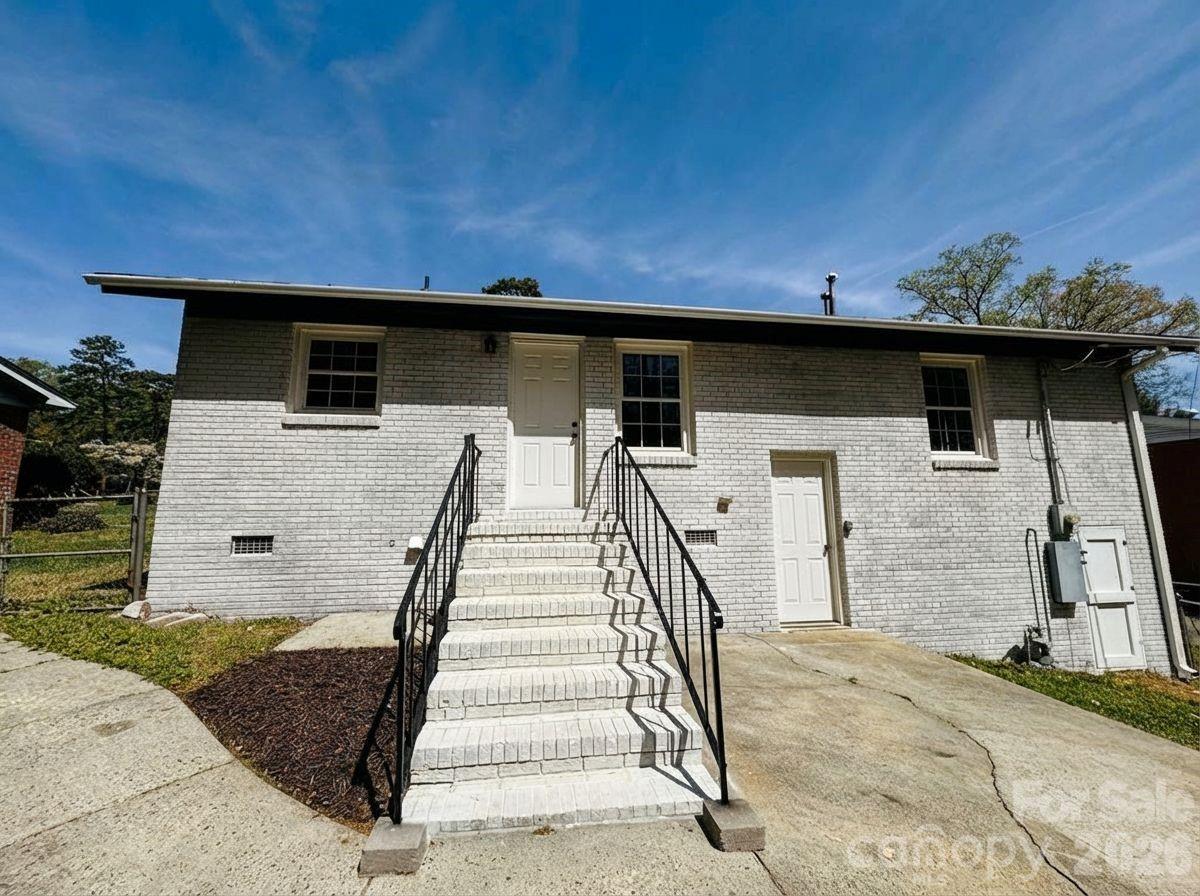 1423 Chelveston Drive — Charlotte