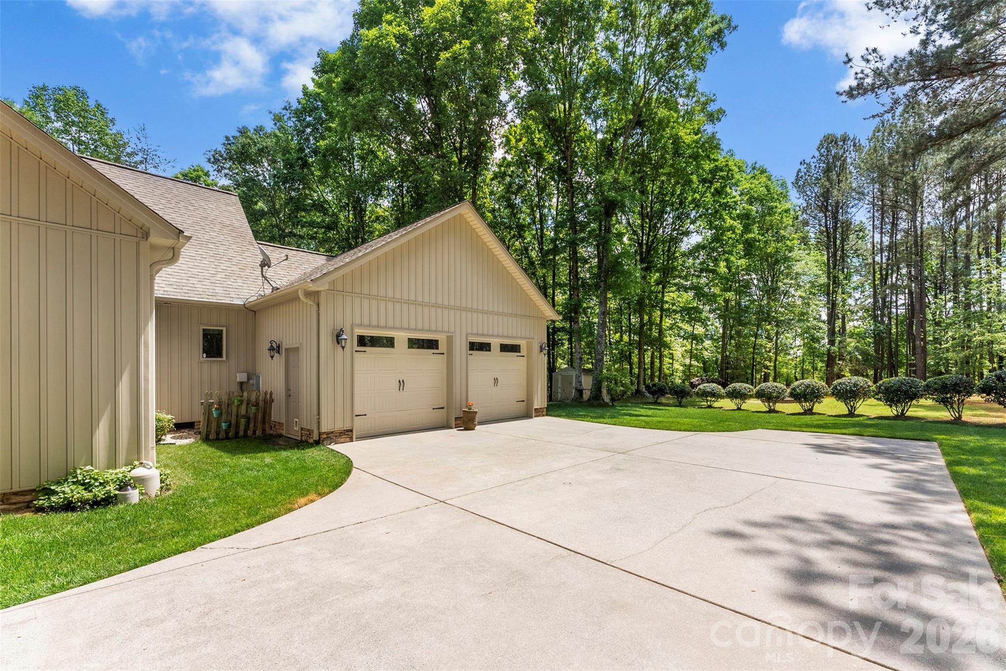 6599 Majestic Pine Drive — Vale