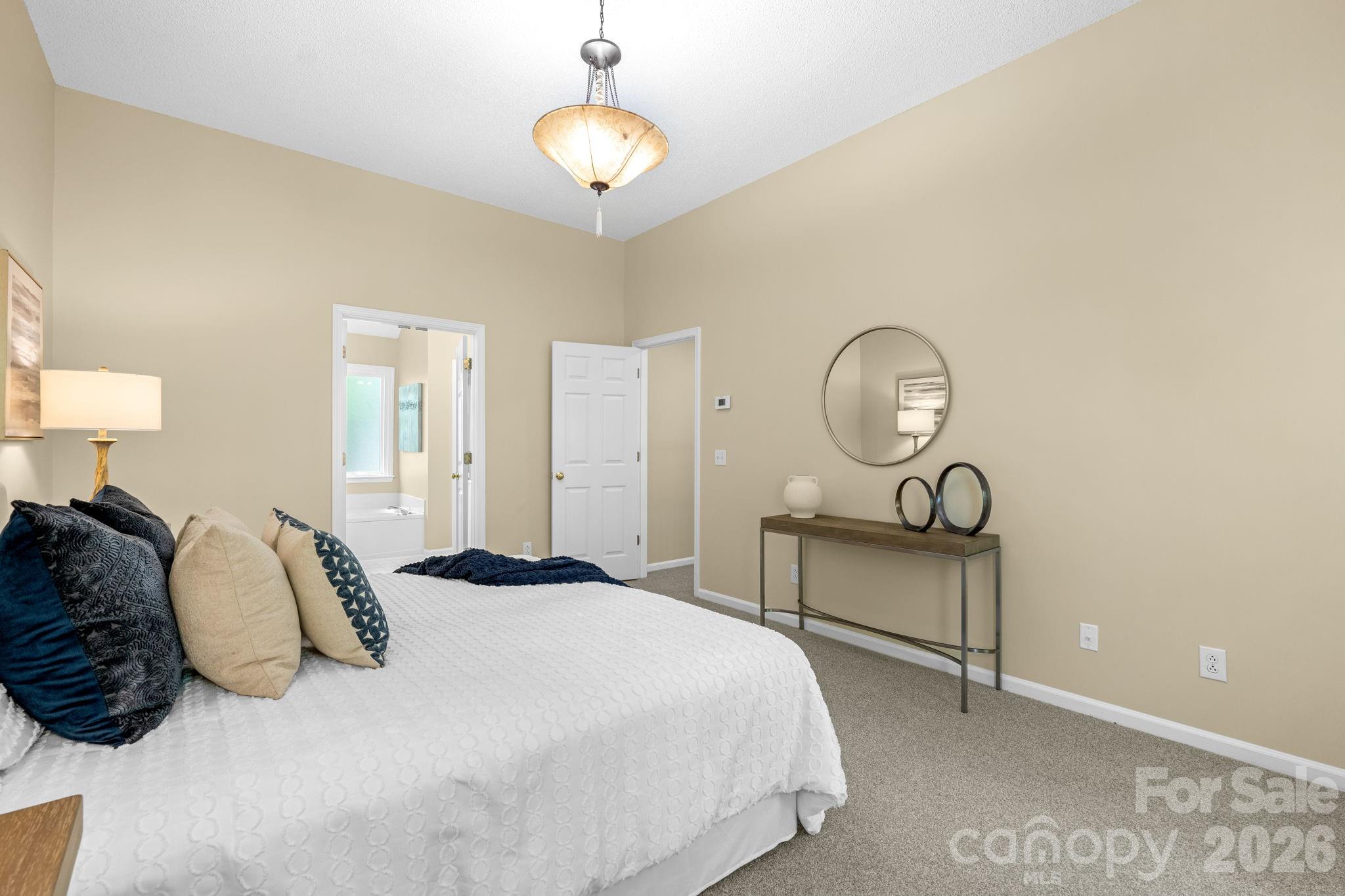 8501 Tonawanda Drive — Charlotte