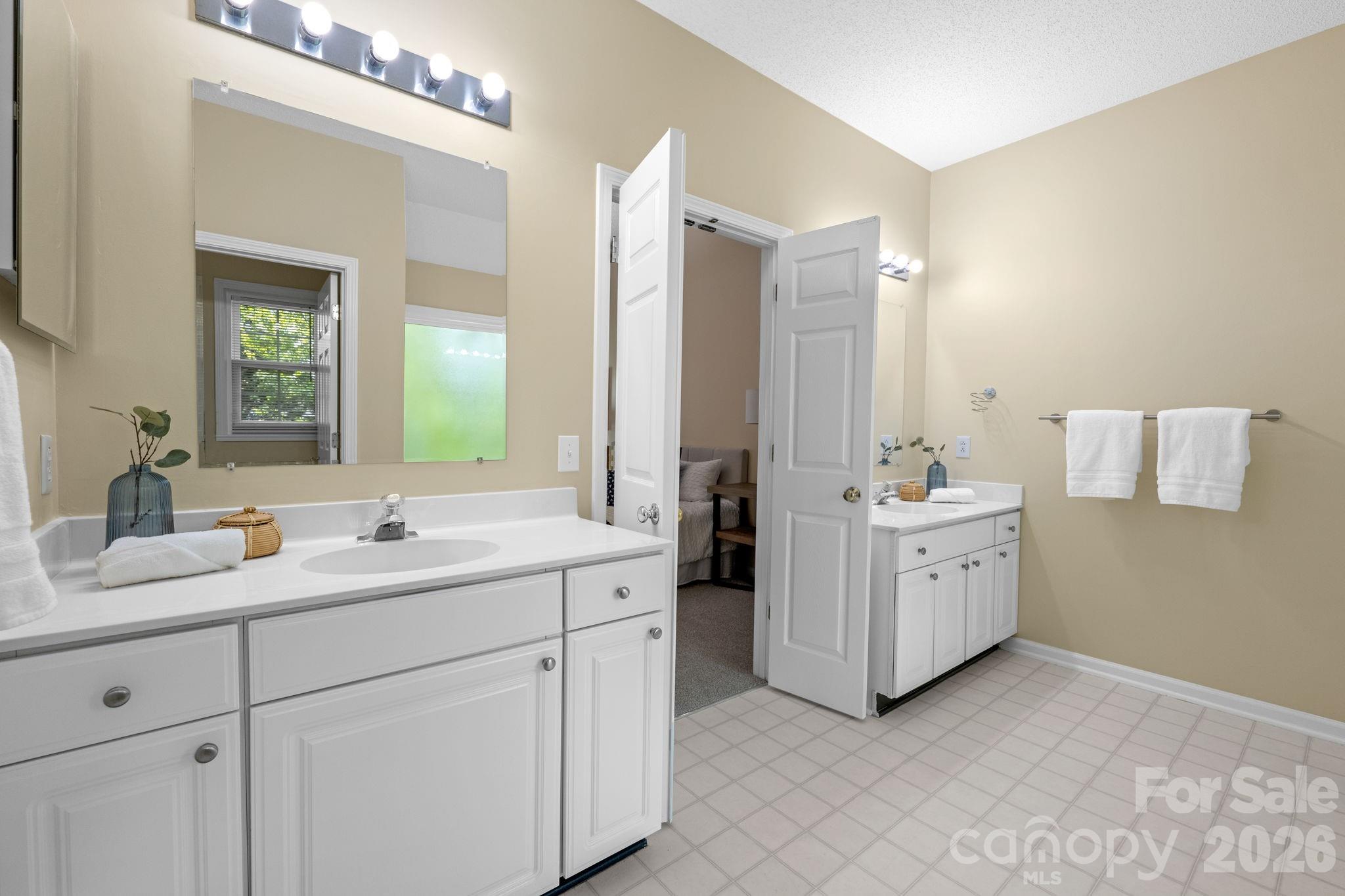8501 Tonawanda Drive — Charlotte