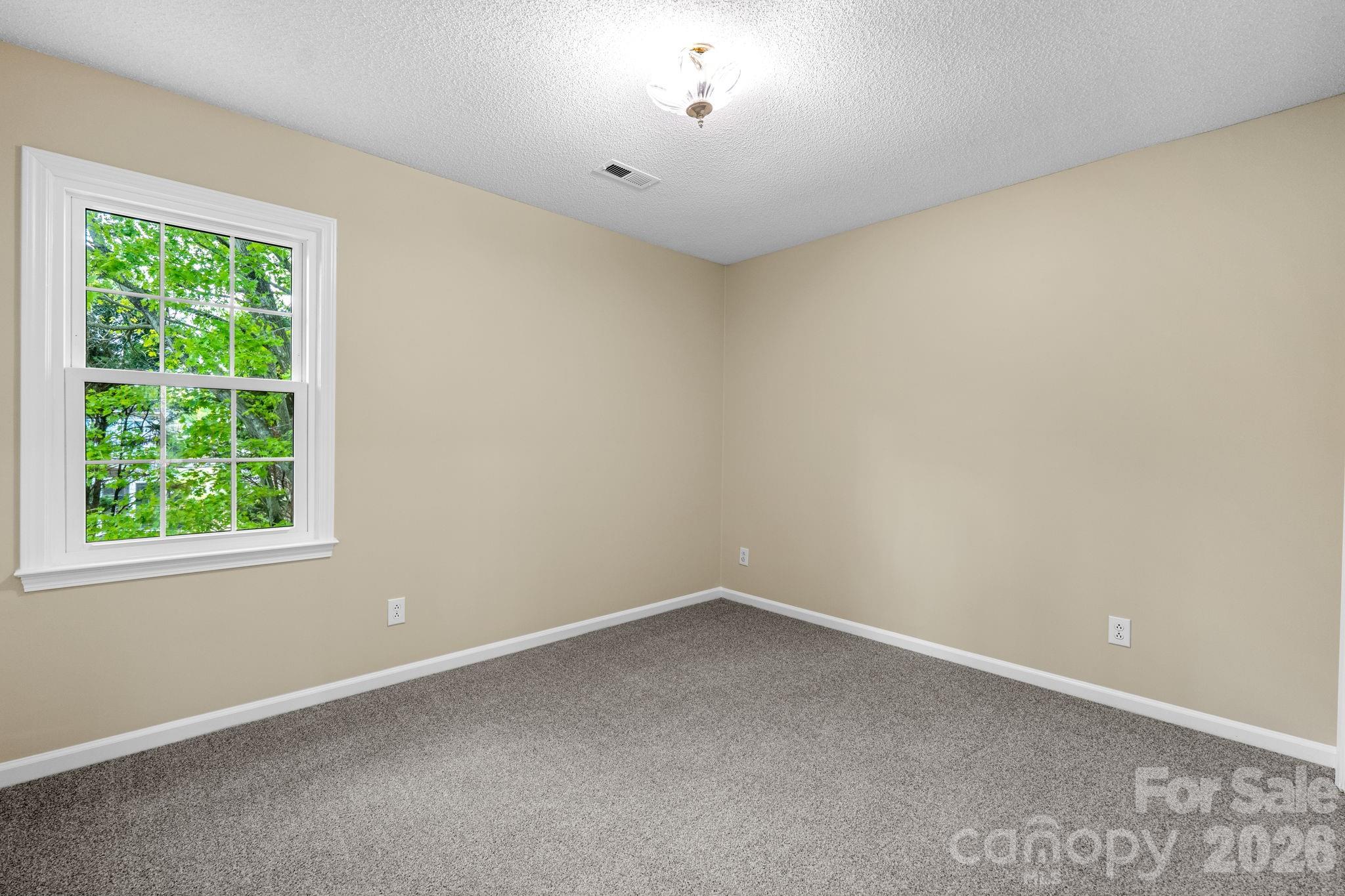 8501 Tonawanda Drive — Charlotte