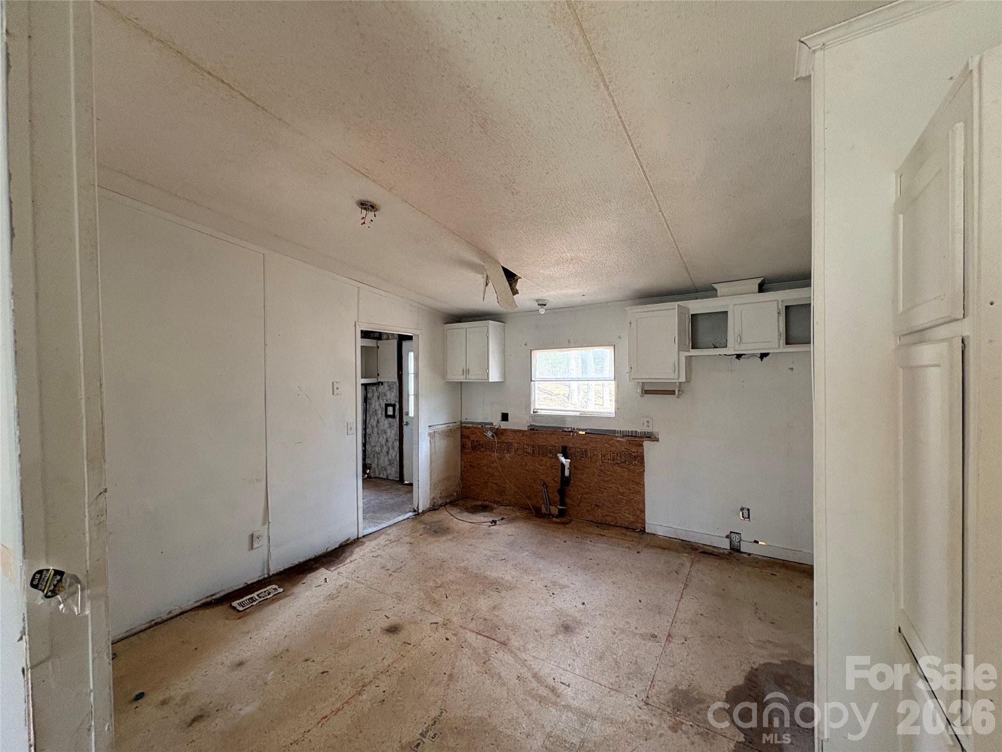 2137 Plumcrest Lane — Clover