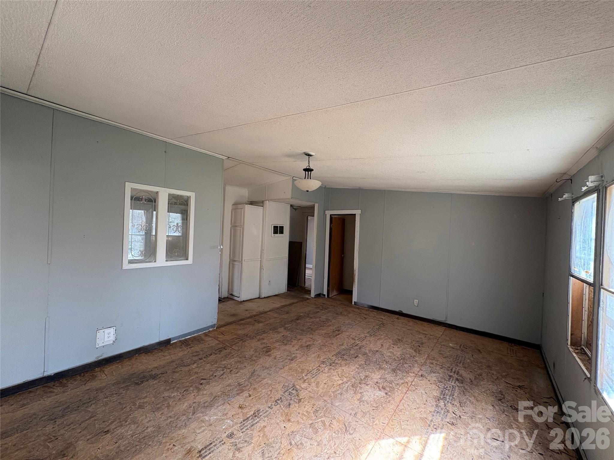 2137 Plumcrest Lane — Clover