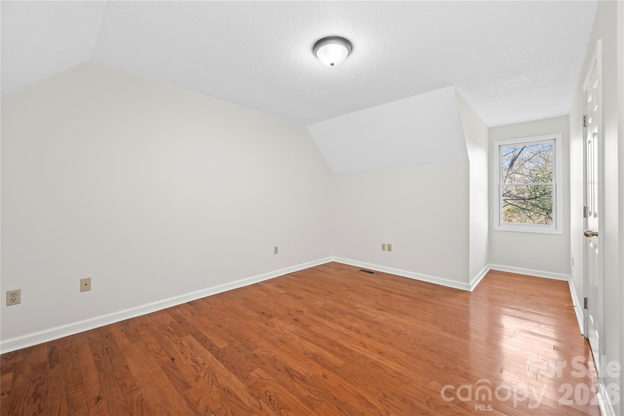10 Orchard Place — Weaverville