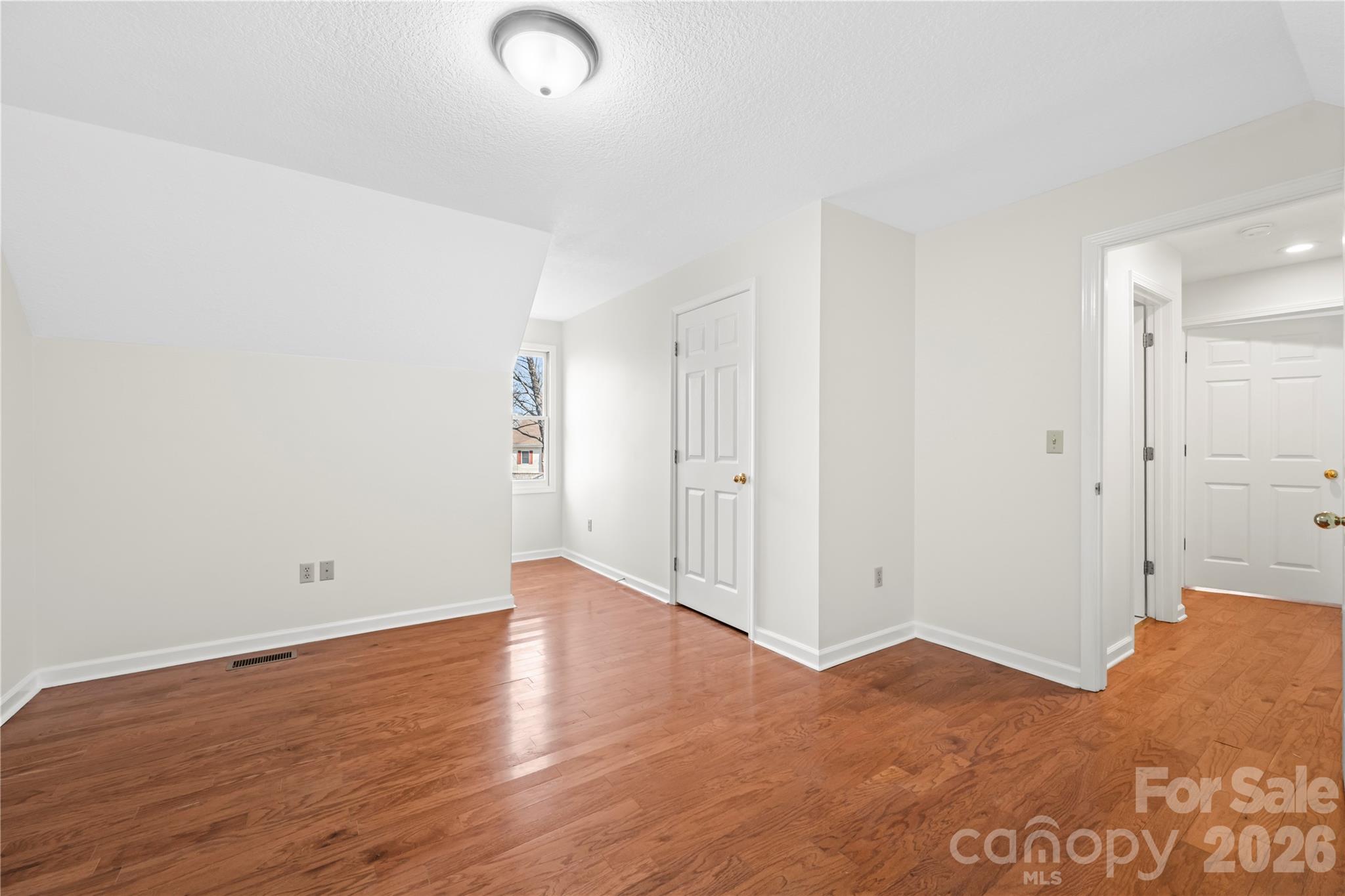 10 Orchard Place — Weaverville