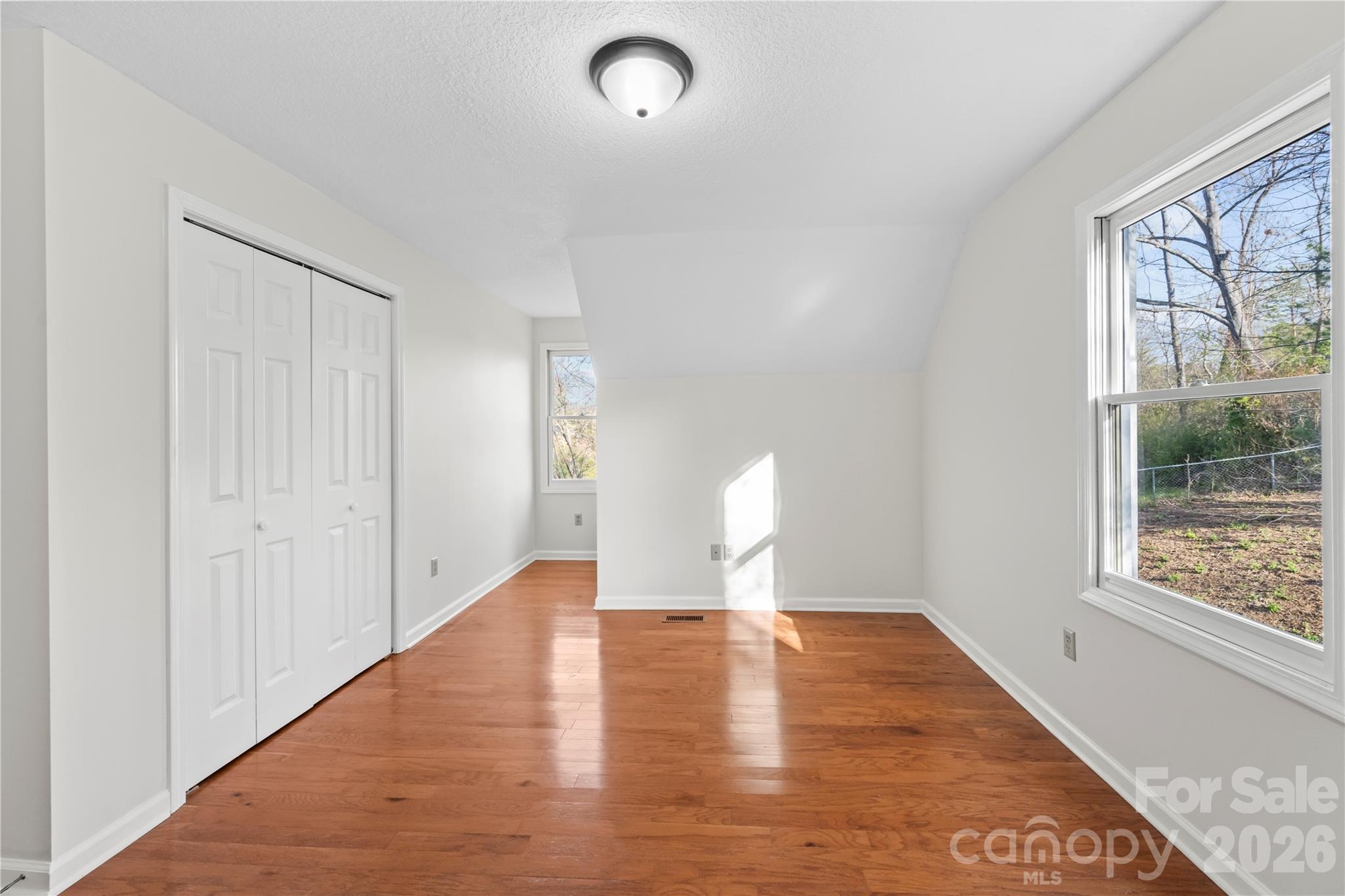 10 Orchard Place — Weaverville