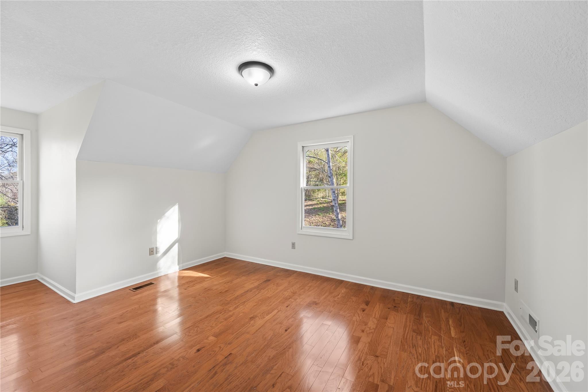 10 Orchard Place — Weaverville