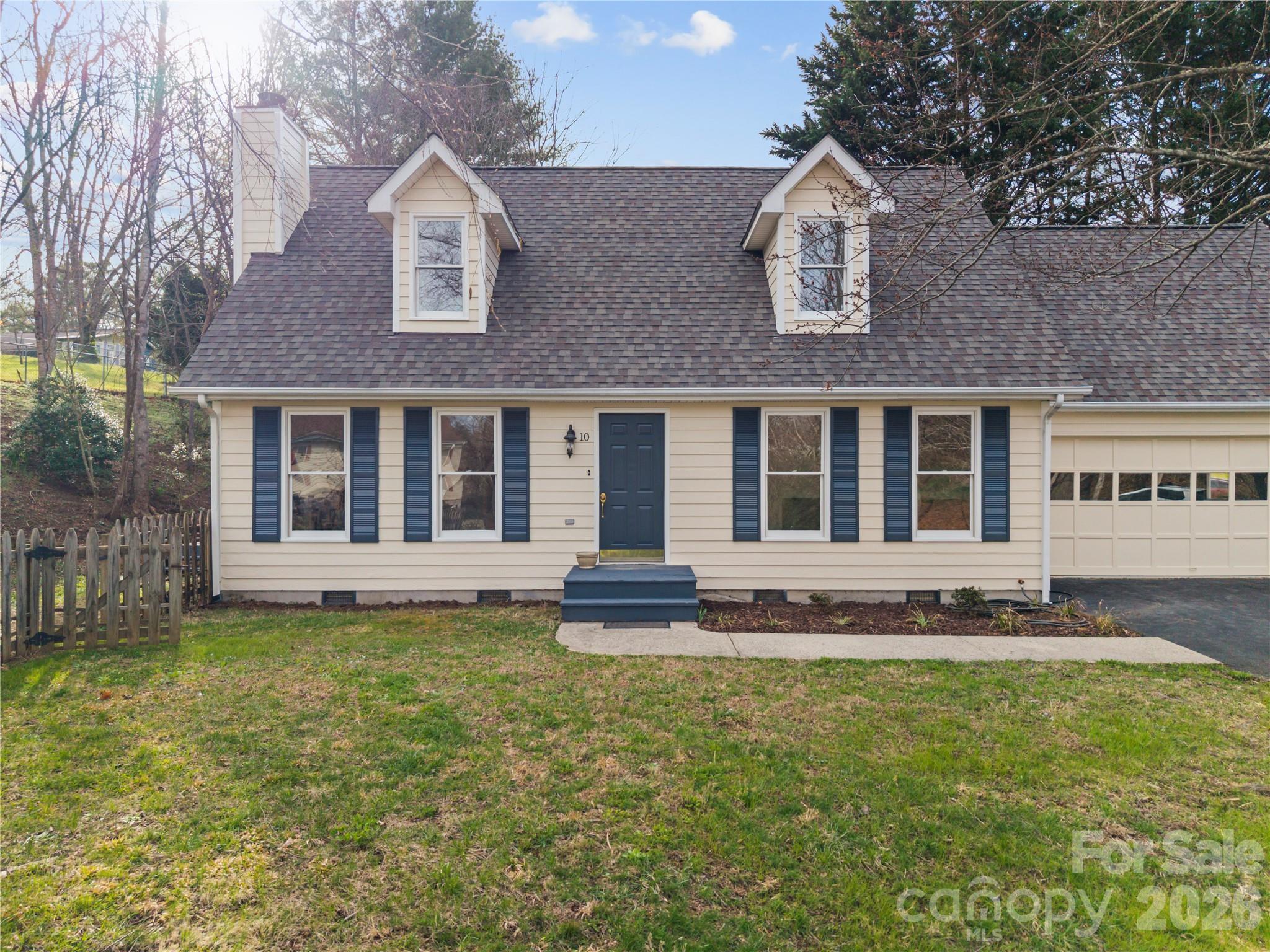 10 Orchard Place — Weaverville