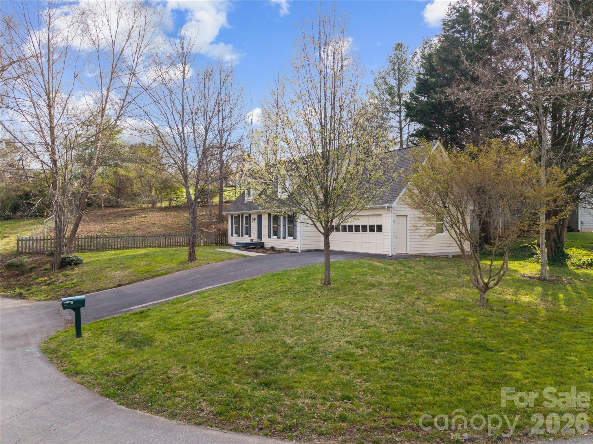 10 Orchard Place — Weaverville