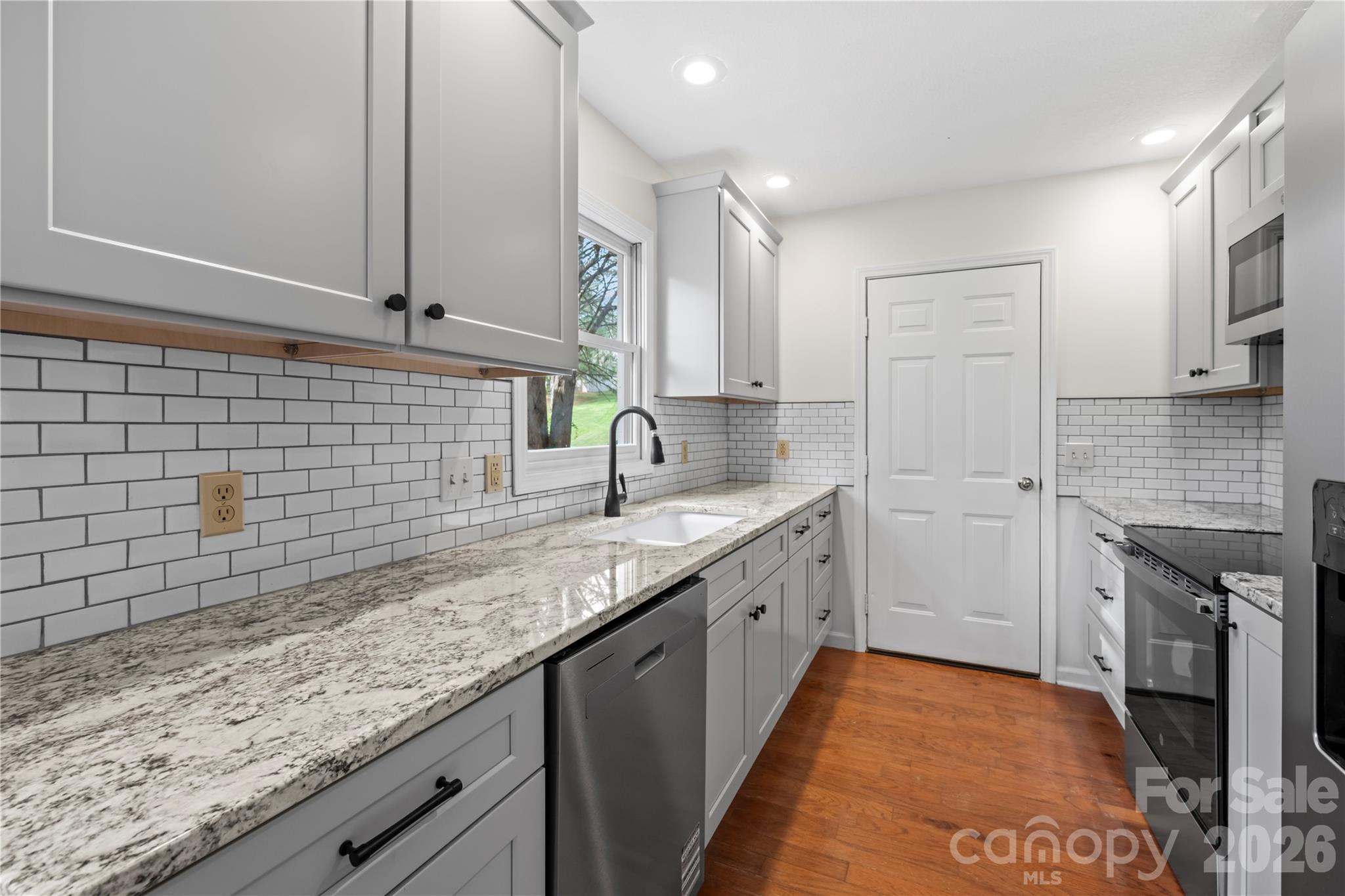 10 Orchard Place — Weaverville