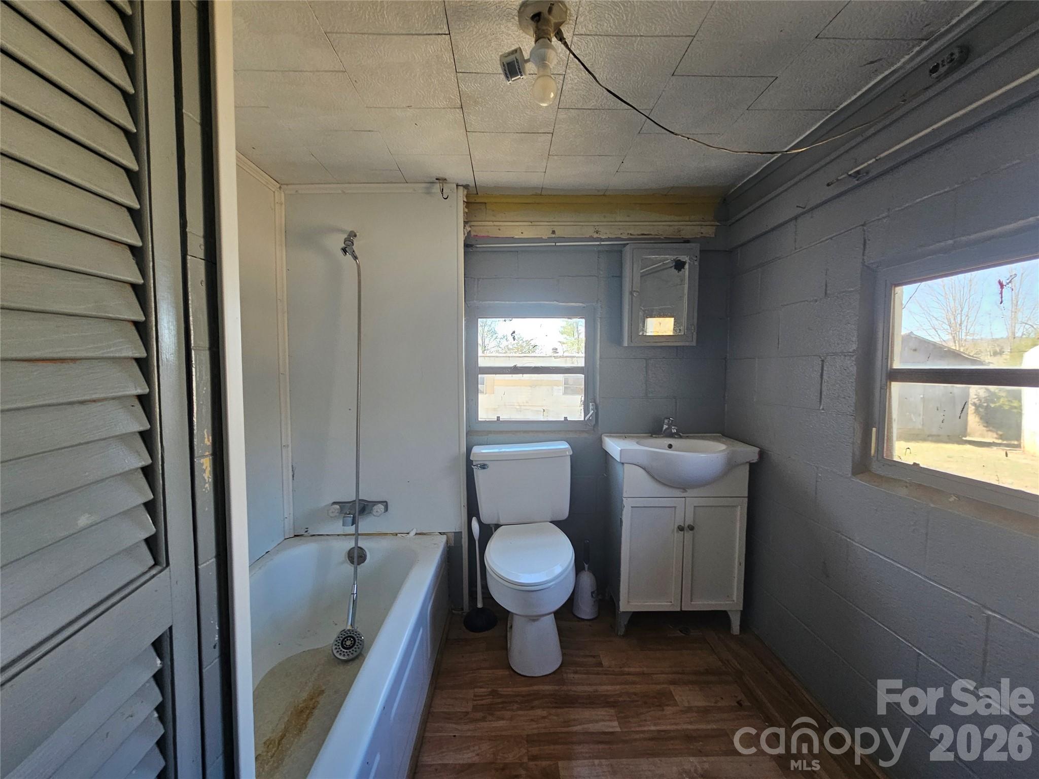 126 Susan Road — Casar