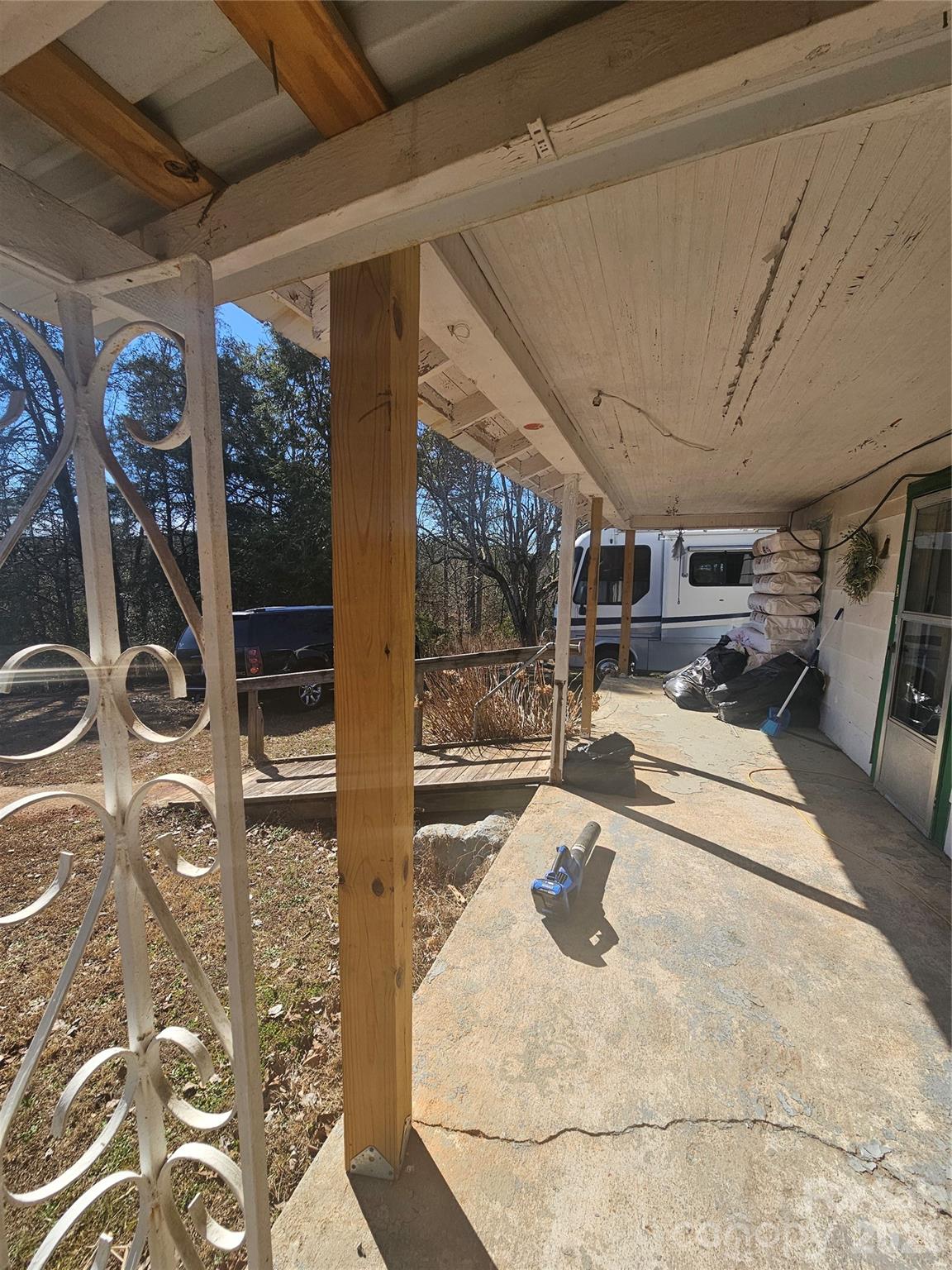 126 Susan Road — Casar