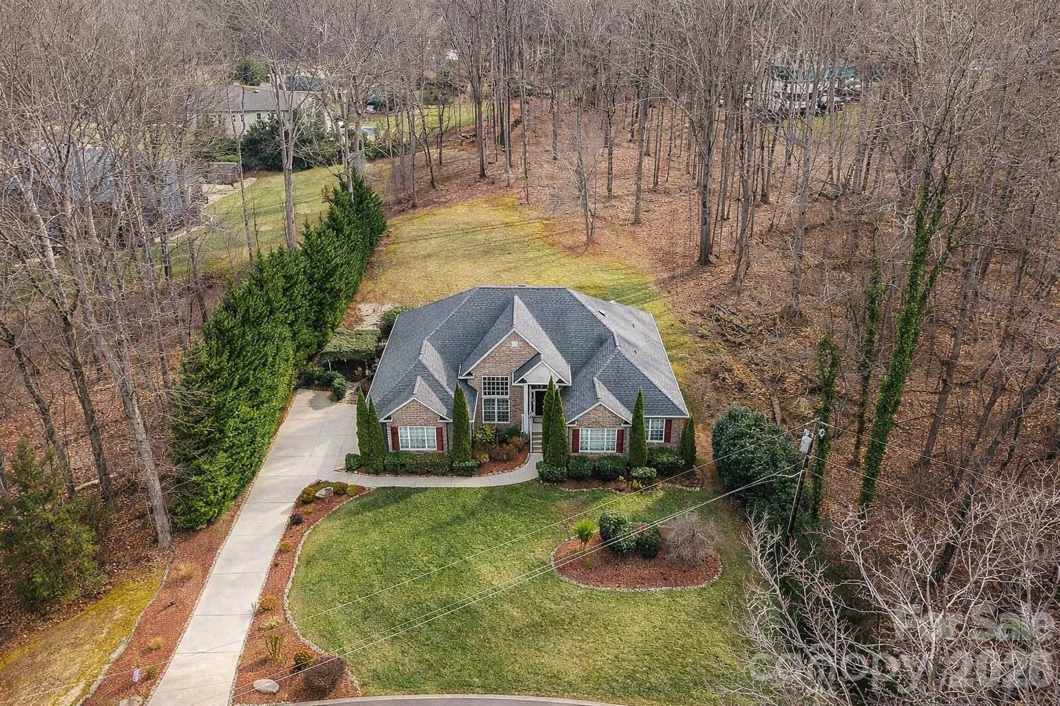176 Patternote Road — Mooresville