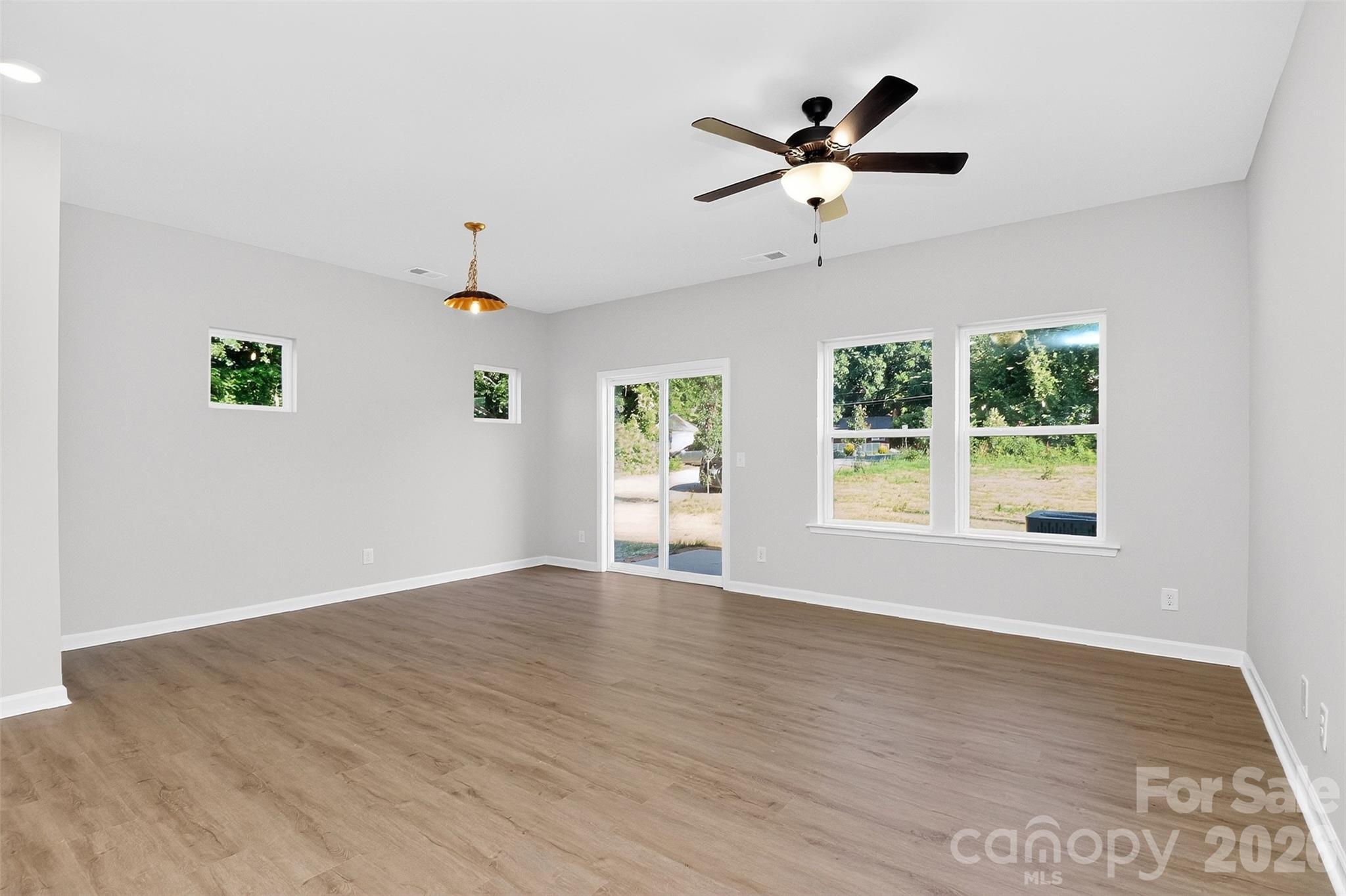 341 N Hoskins Road — Charlotte