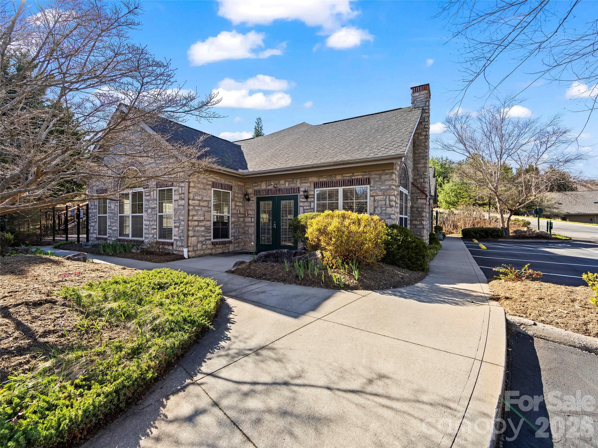 81 Outlook Circle — Swannanoa