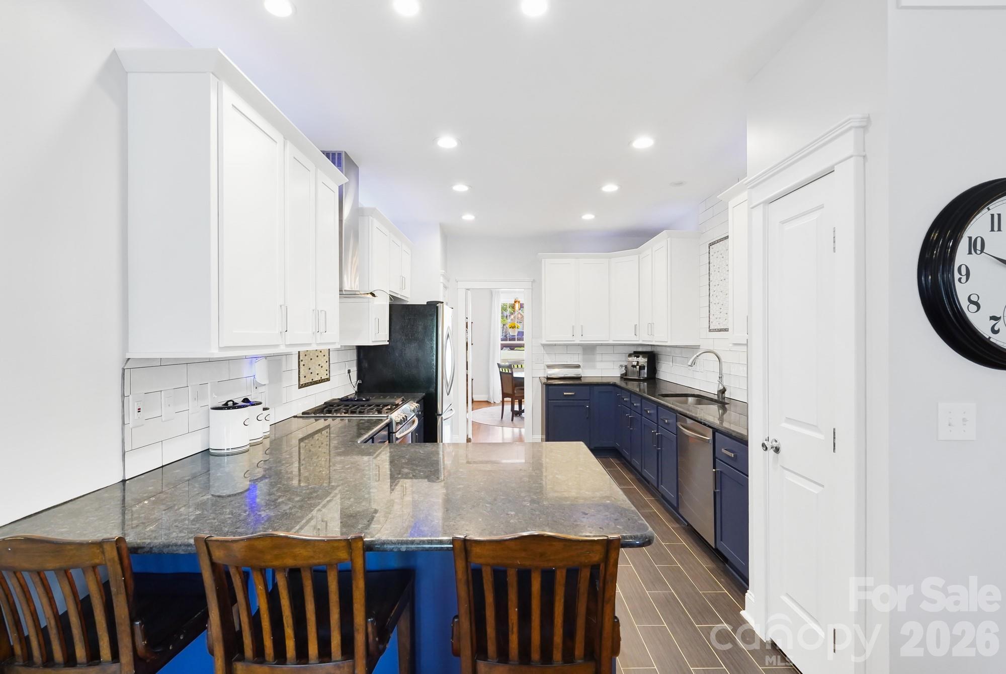 10238 Edgecliff Road — Huntersville