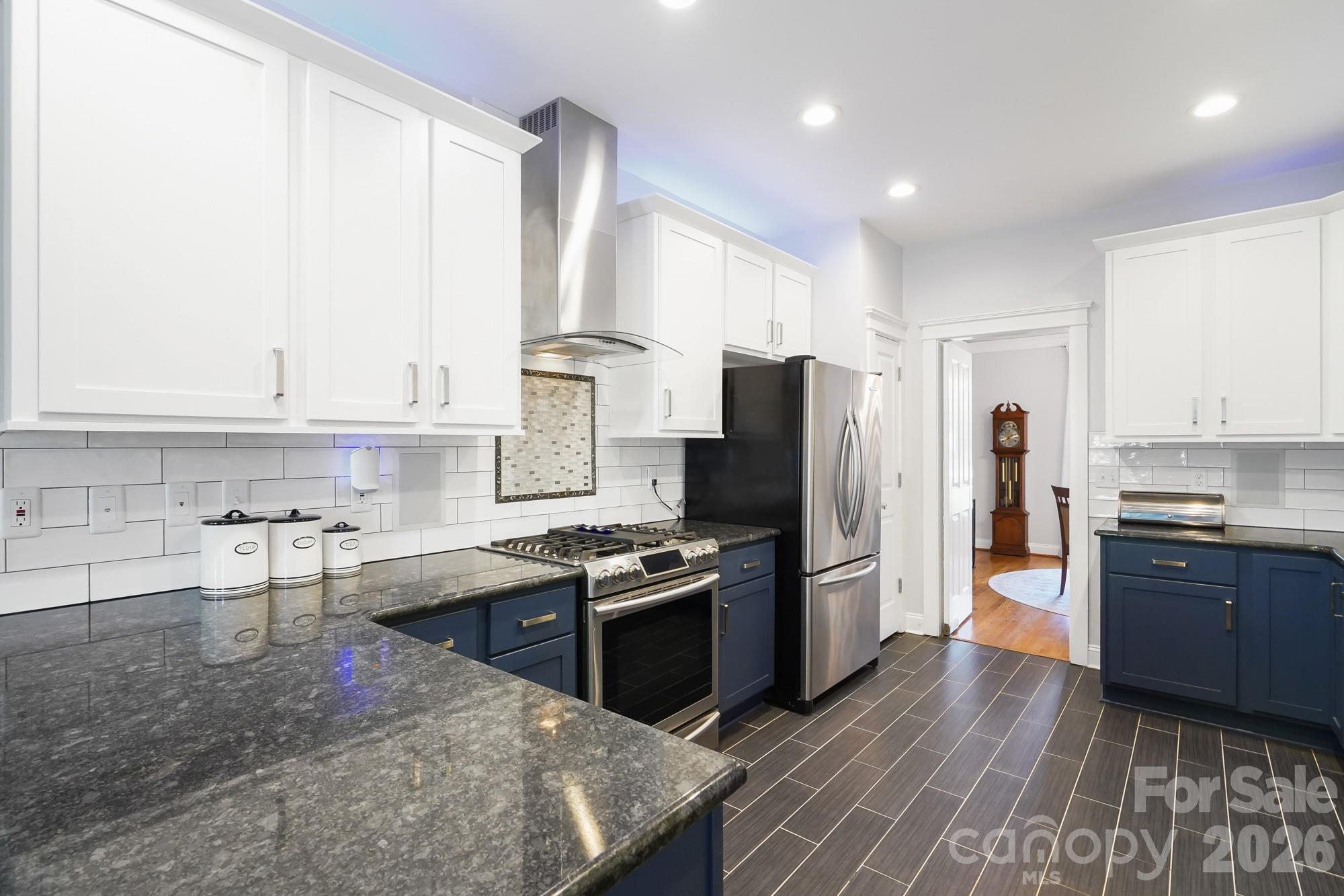 10238 Edgecliff Road — Huntersville