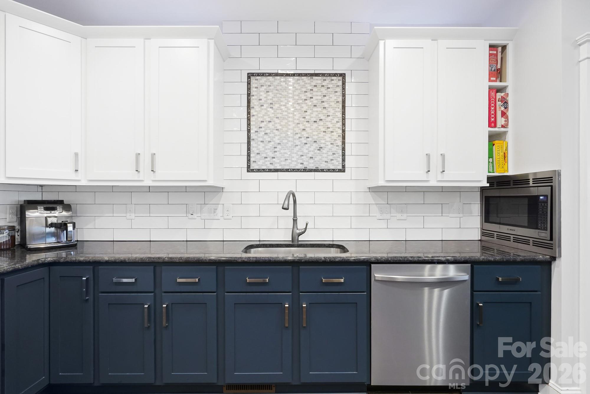10238 Edgecliff Road — Huntersville