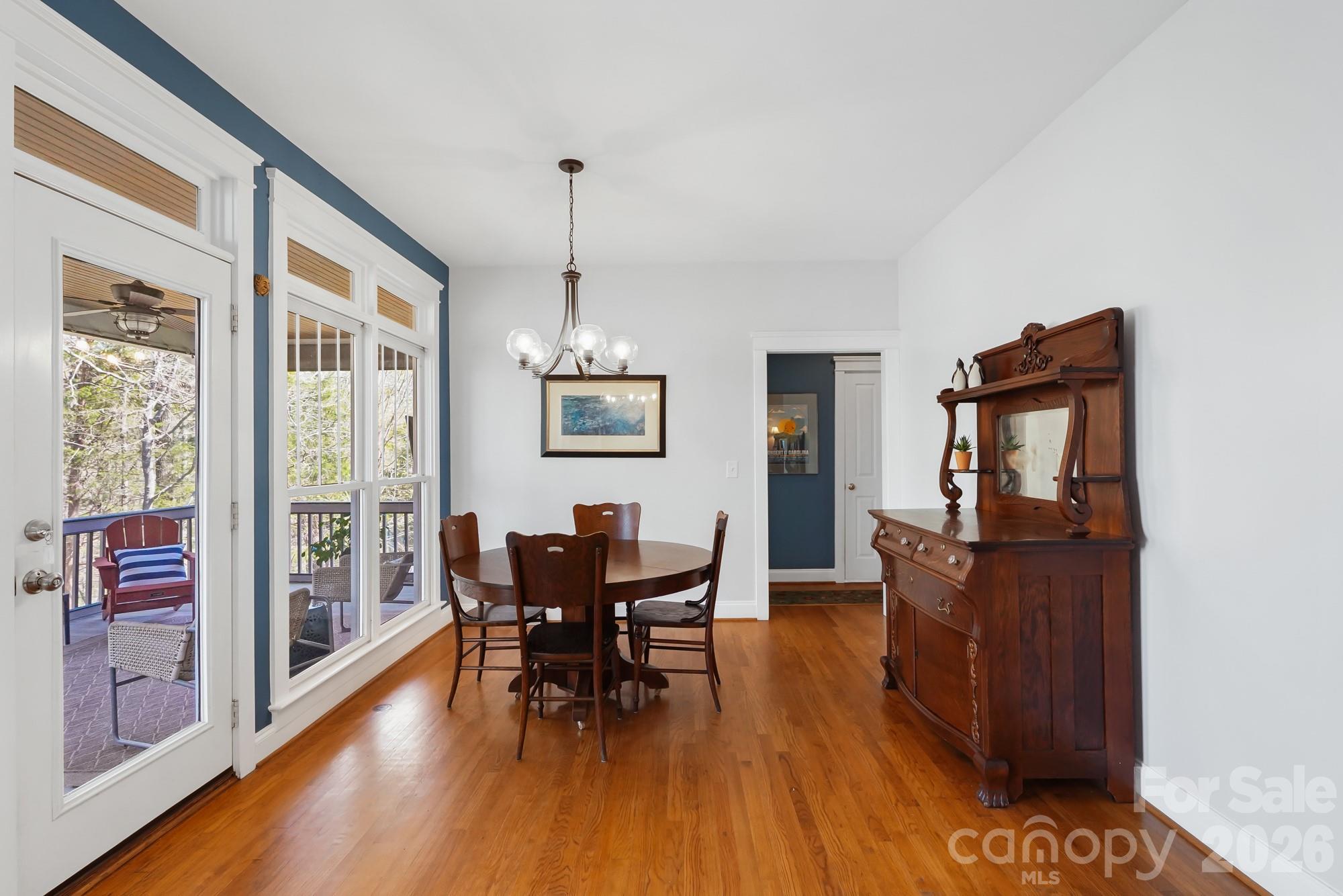 10238 Edgecliff Road — Huntersville