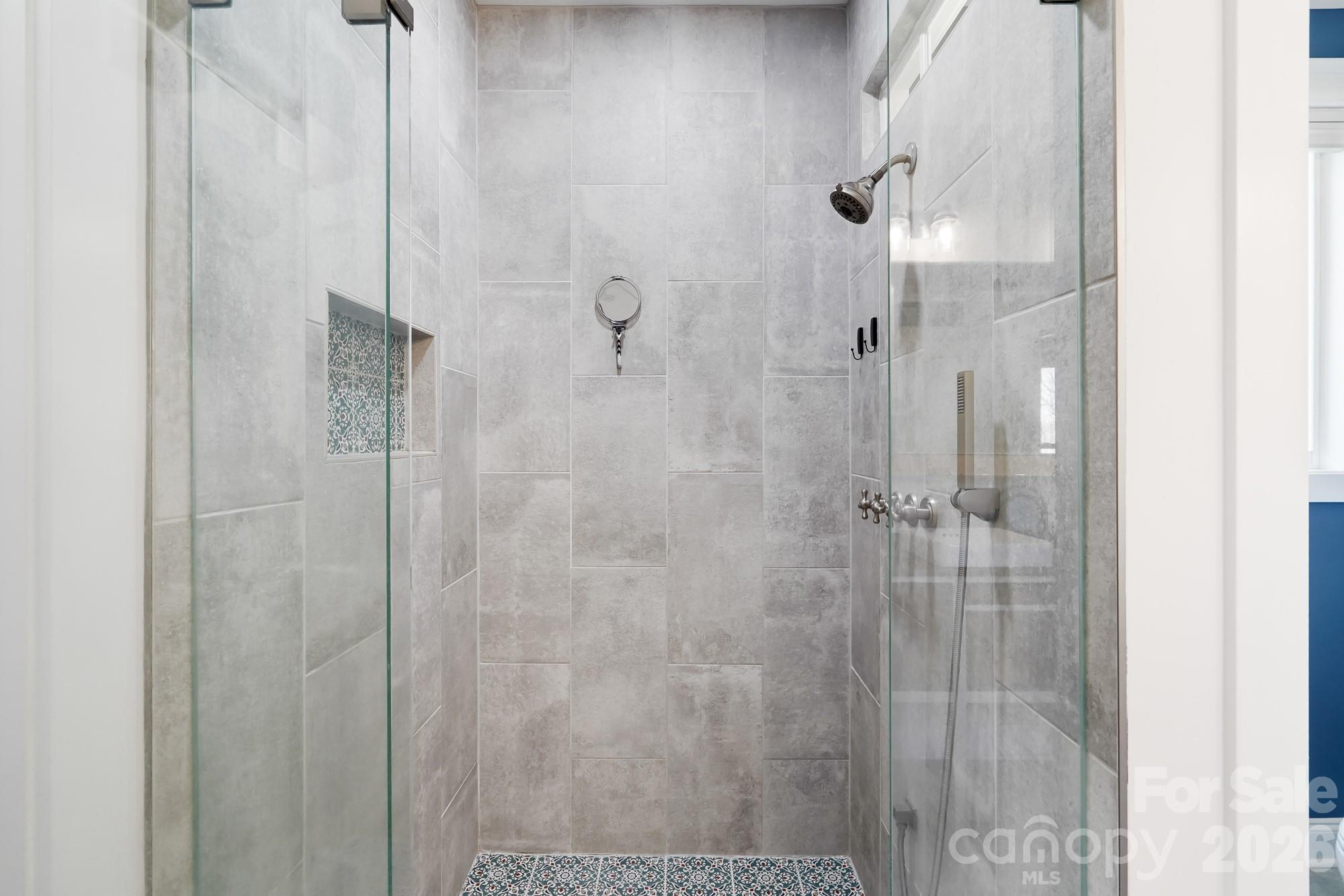 10238 Edgecliff Road — Huntersville